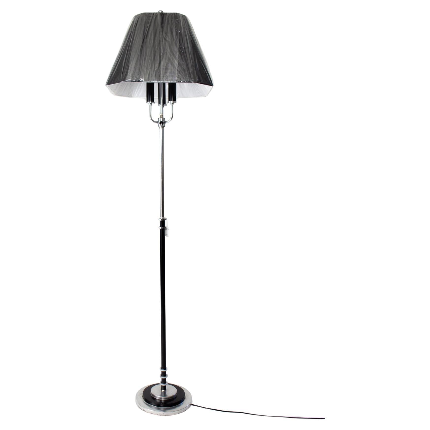 1930's Art Deco Chrome and Black Floor Lamp with String Lampshade For Sale