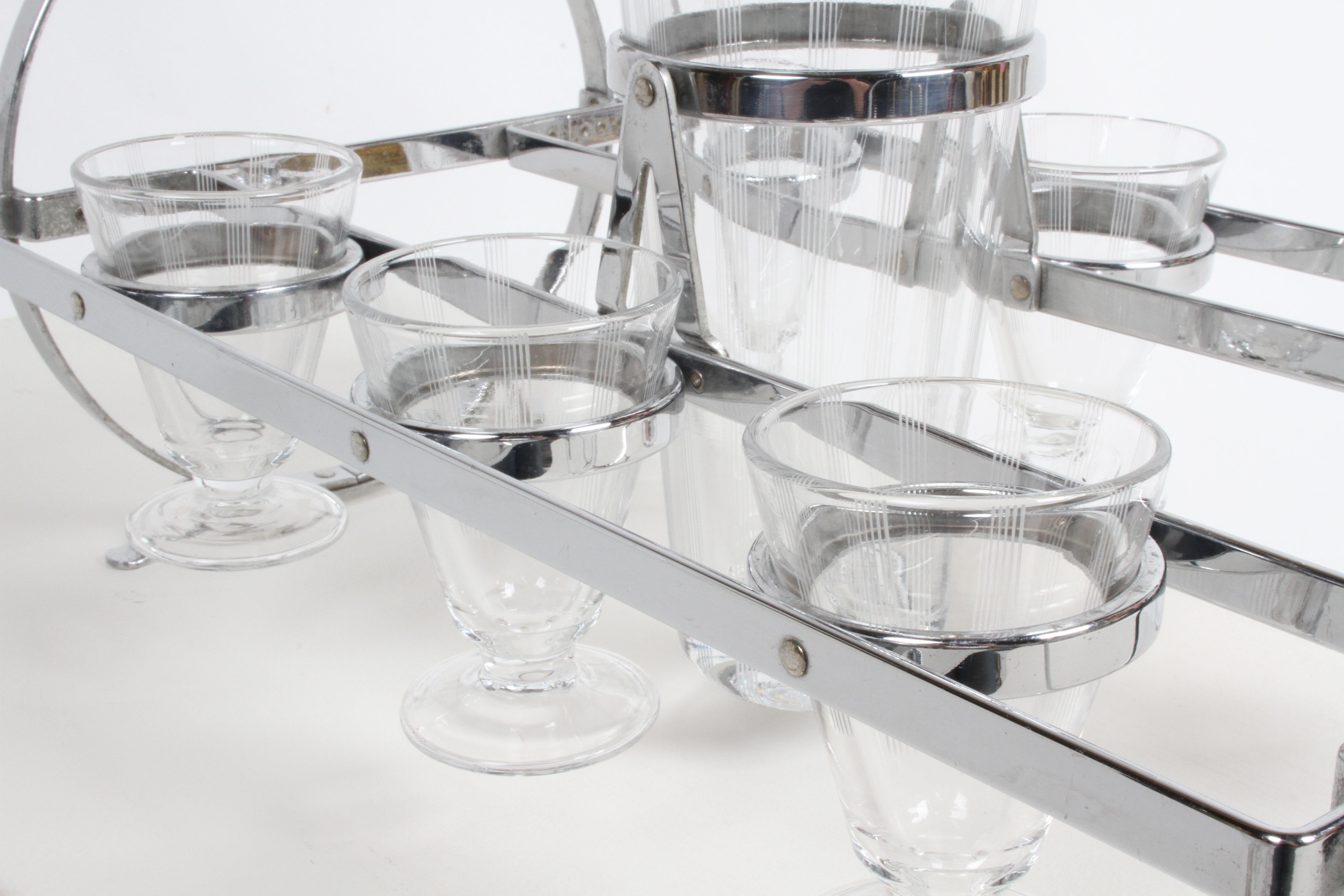 1930s Art Deco Chrome Cocktail Shaker with Six Glasses on Gyroscopic Caddy Stand For Sale 7