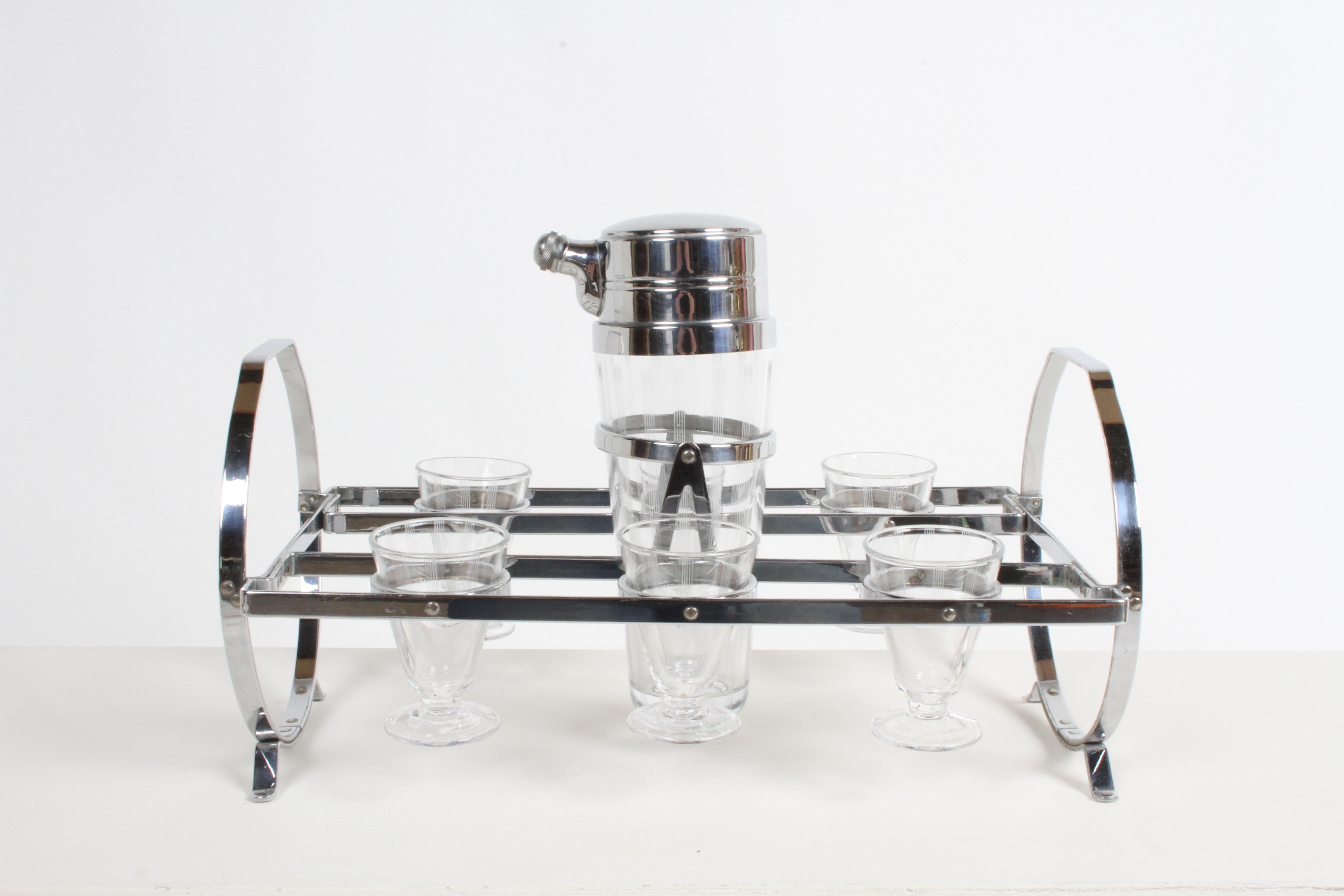 Americano Shaker da cocktail cromato Art Deco degli anni '30 con sei bicchieri su supporto girevole in vendita