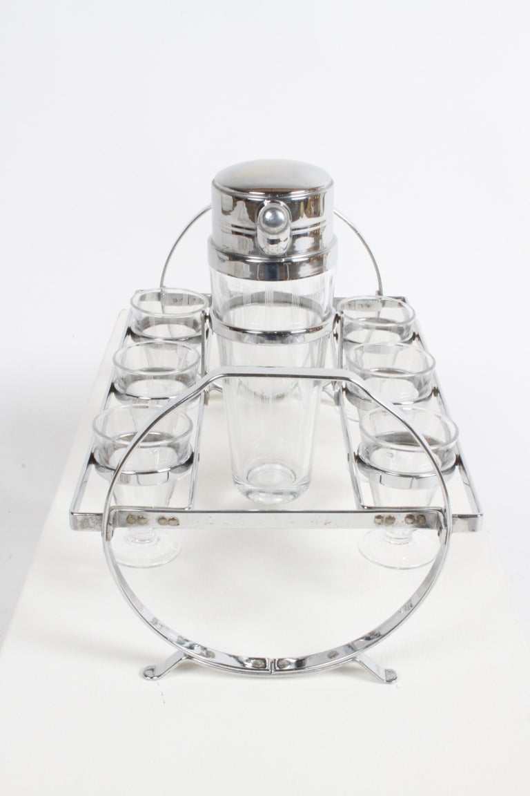 1930s Art Deco Chrome Cocktail Shaker with Six Glasses on Gyroscopic Caddy Stand For Sale 2