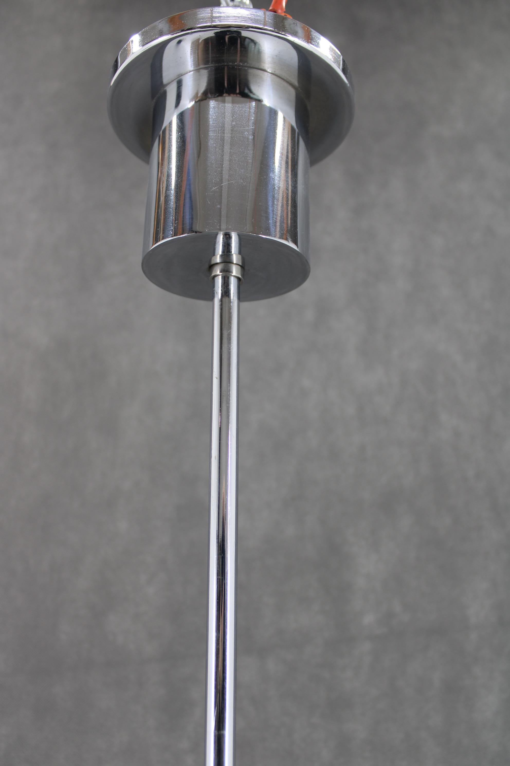 Vetro Lampadario Art Deco cromato anni '30 con vetro Tubus, Cecoslovacchia in vendita
