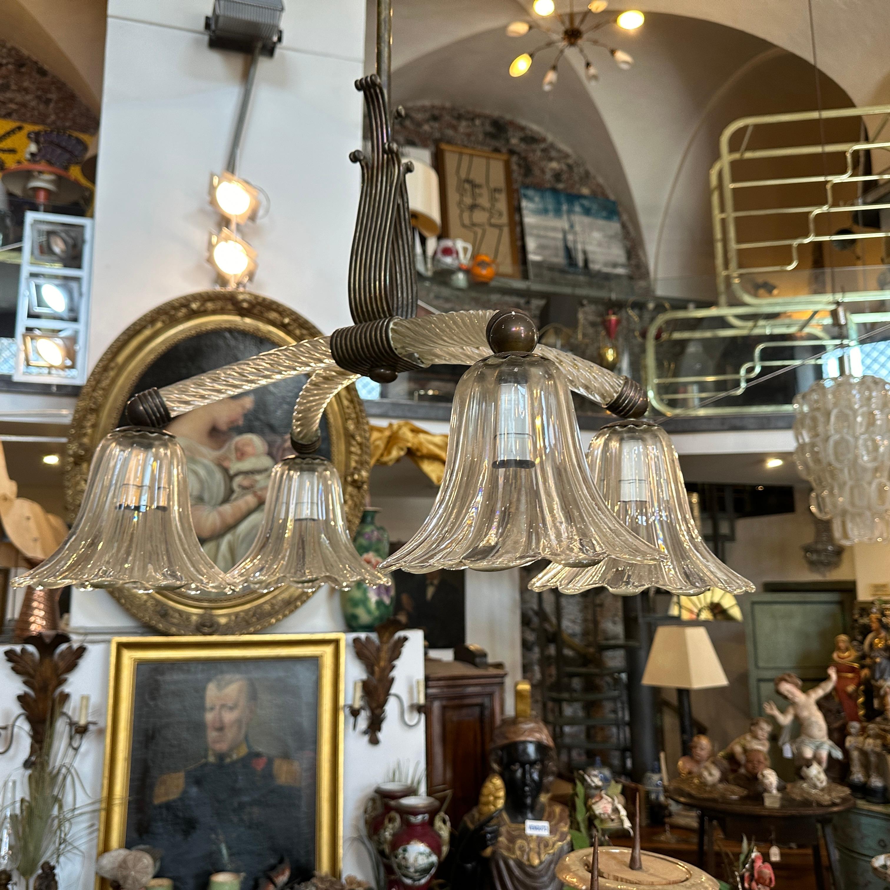 1930s Art Deco Clear Murano Glass and Brass Chandelier by Ercole Barovier In Good Condition For Sale In Catania, Sicilia