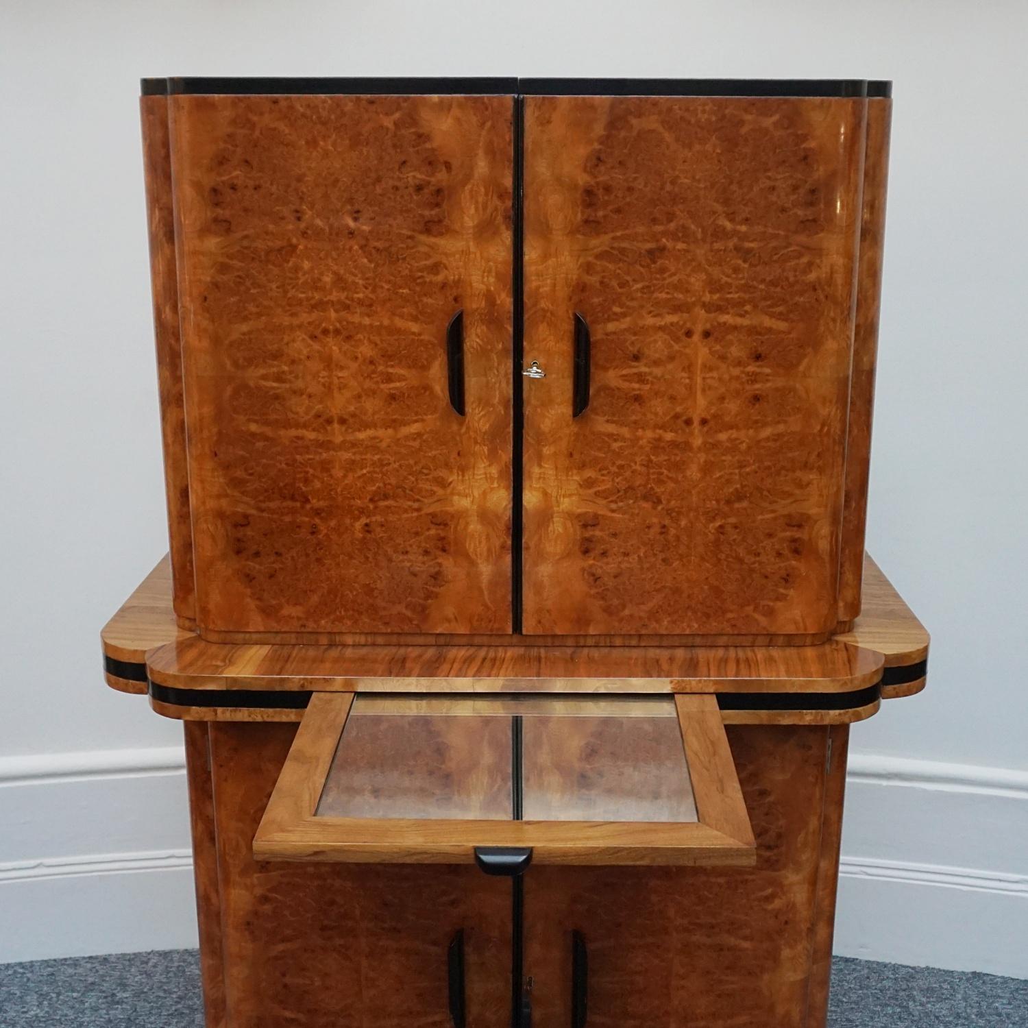 1930's Art Deco Cocktail Cabinet in Burr and Figured Walnut  7