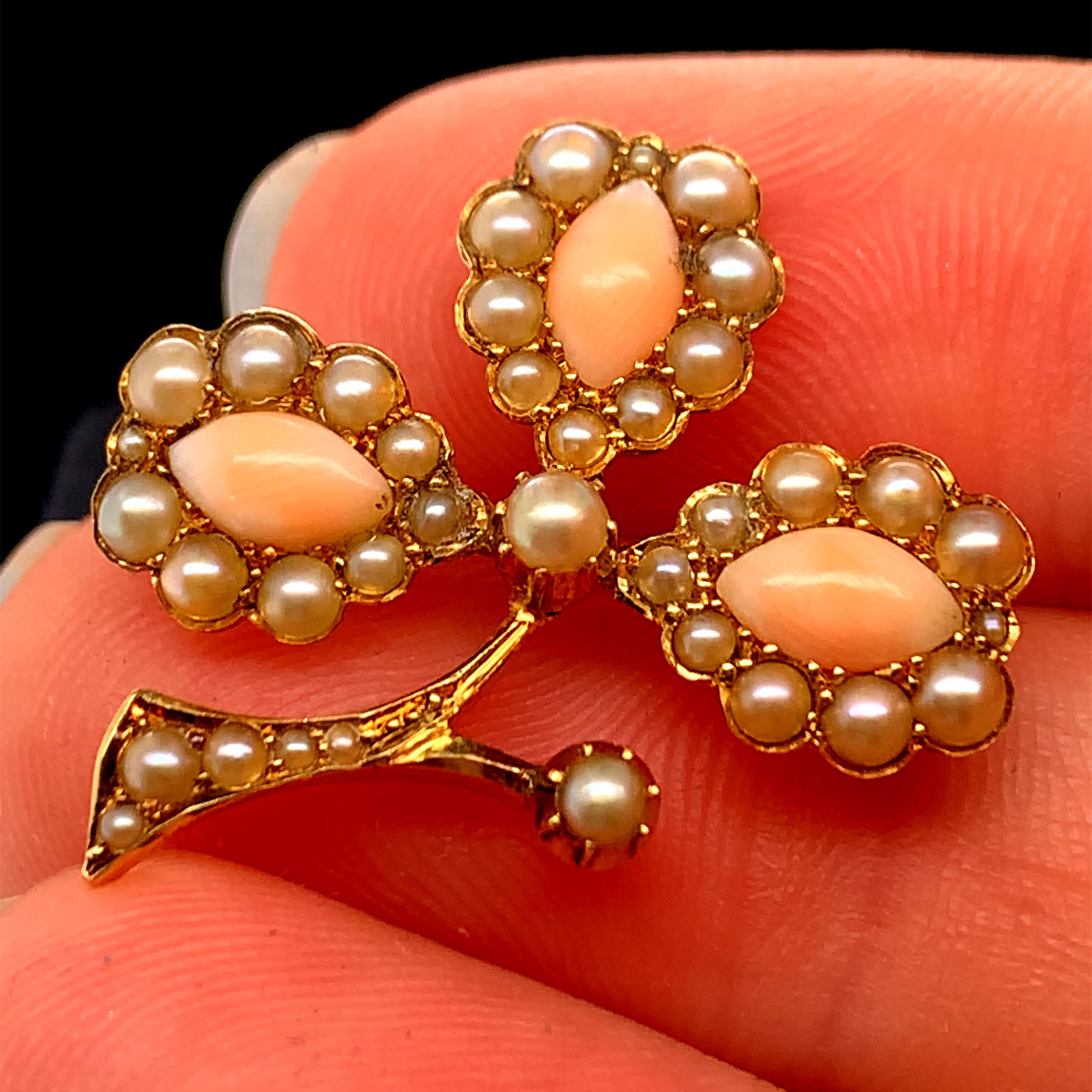 1930s Art Deco Coral and Pearl Brooch Pin In Excellent Condition For Sale In Atlanta, GA