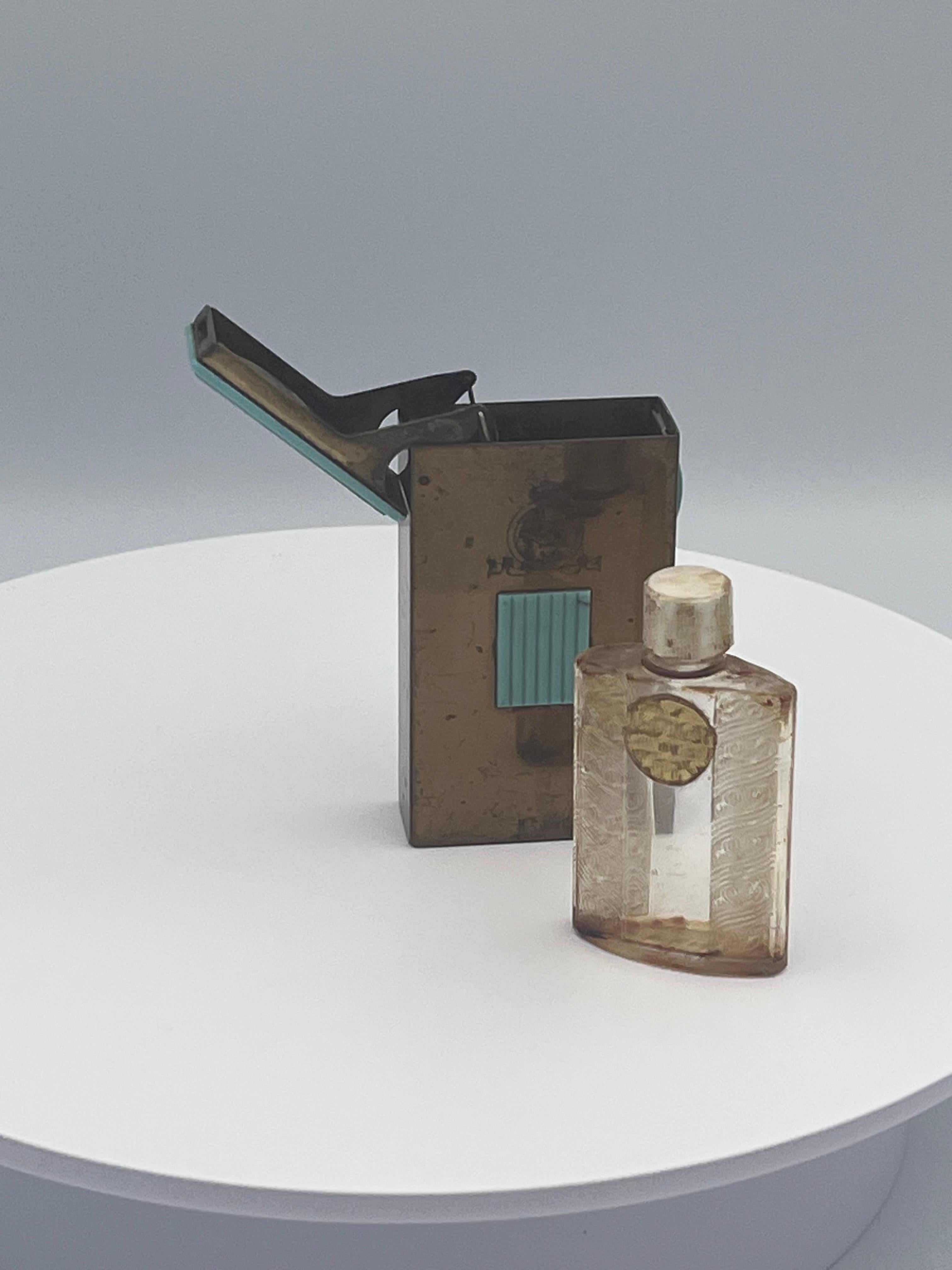 Profumo Art Deco Coty anni '30  Bottiglia in custodia originale in ottone stile accendino in vendita 8
