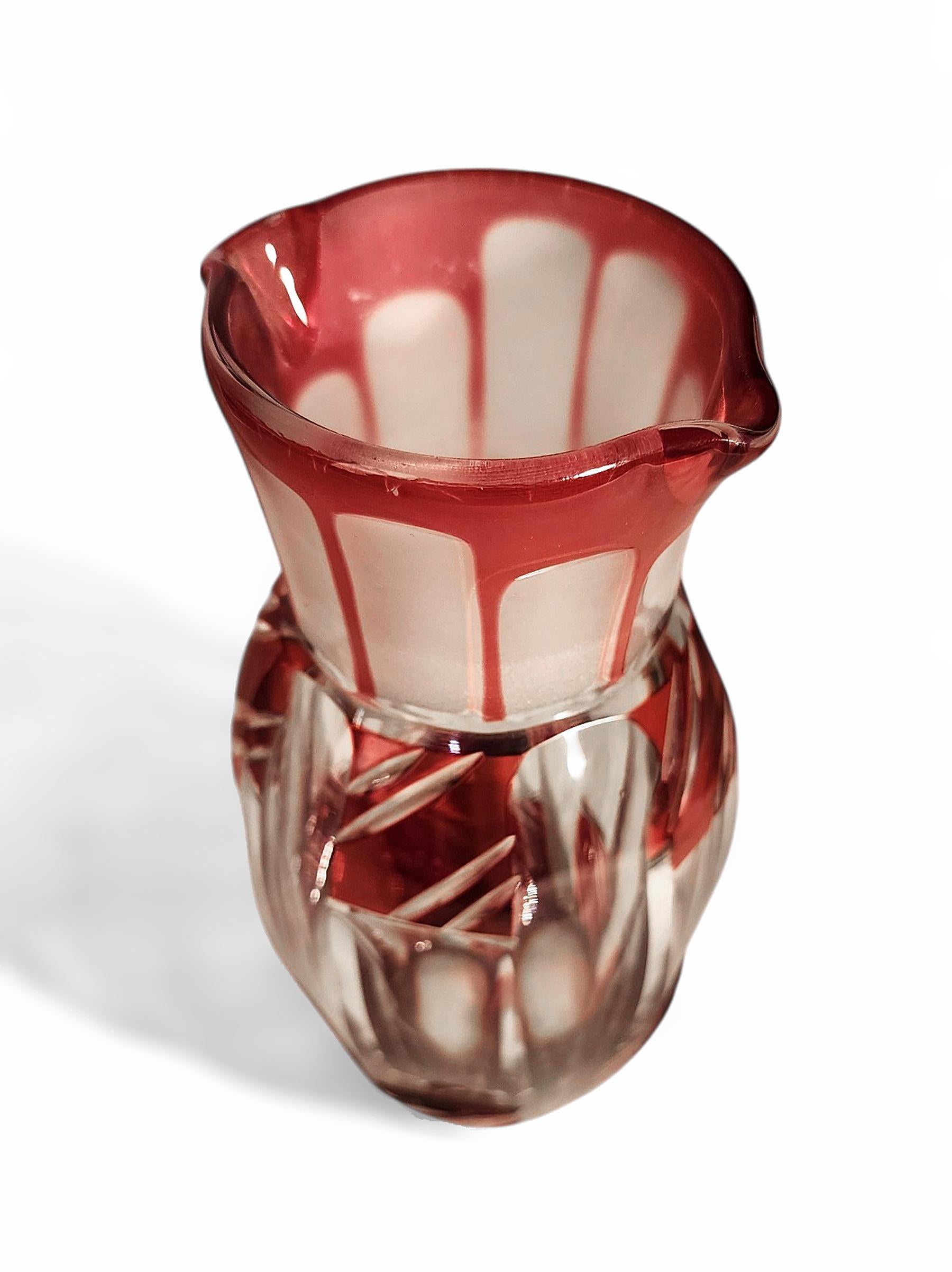 Coctelera y Tapa de Cristal Art Déco de los años 30 en Vidrio Superpuesto Rojo Rubí, Francia Vaciado en venta