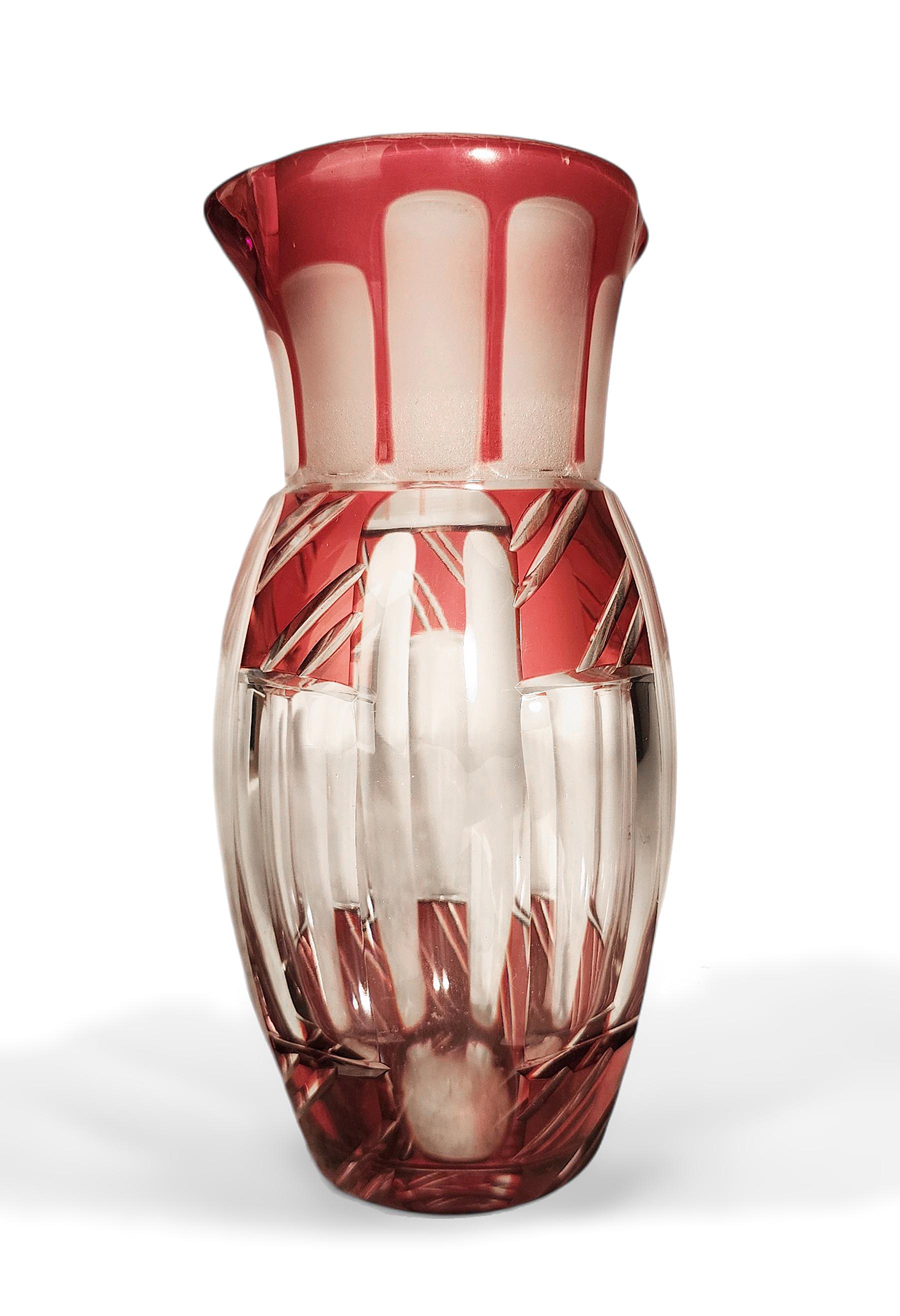 Coctelera y Tapa de Cristal Art Déco de los años 30 en Vidrio Superpuesto Rojo Rubí, Francia mediados del siglo XX en venta