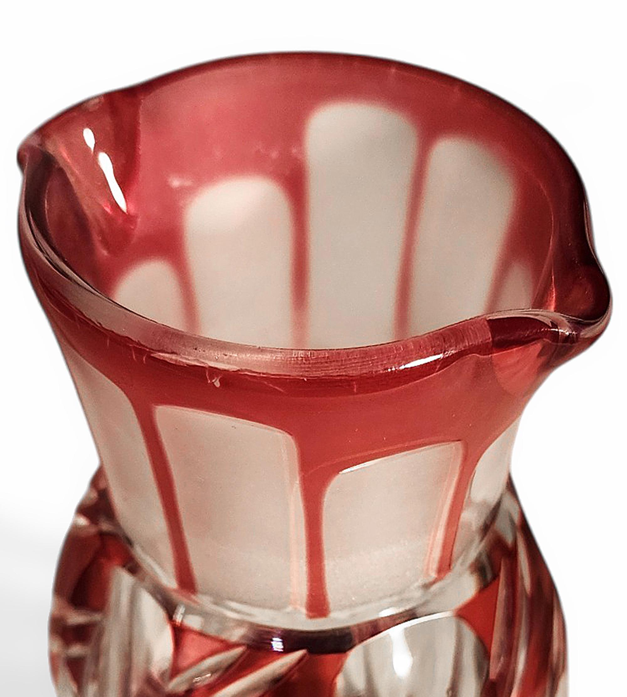 Coctelera y Tapa de Cristal Art Déco de los años 30 en Vidrio Superpuesto Rojo Rubí, Francia en Bueno estado para la venta en North Miami, FL