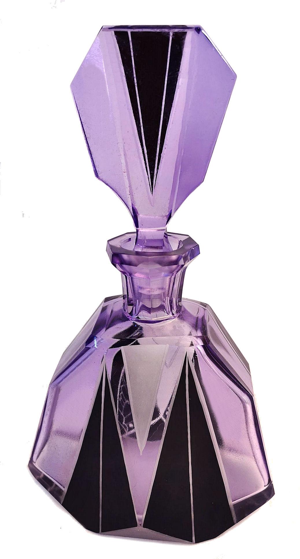 Very high quality and beautifully crafted collectable Art Deco glass whisky decanter set by Karl Palda with matching tray. Features a Classic black and lilac geometric enamel decoration to each piece, highlighted with etching. These Classic sets are