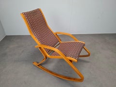 Sedia a dondolo in bengala cecoslovacca Art Deco degli anni '30 con tappezzeria originale