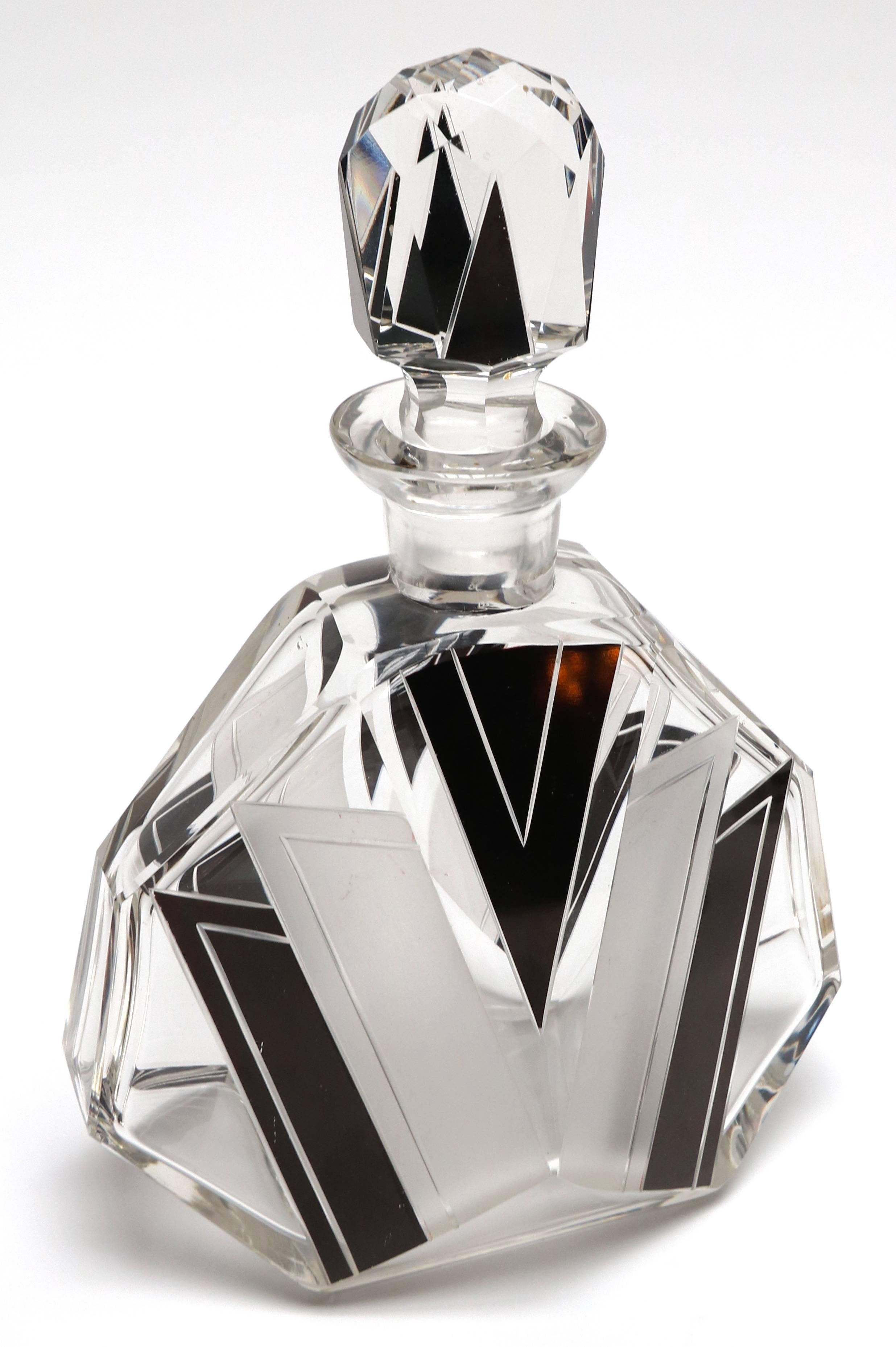 Milieu du XXe siècle Ensemble décanteur Art Déco noir et argent avec six verres:: années 1930