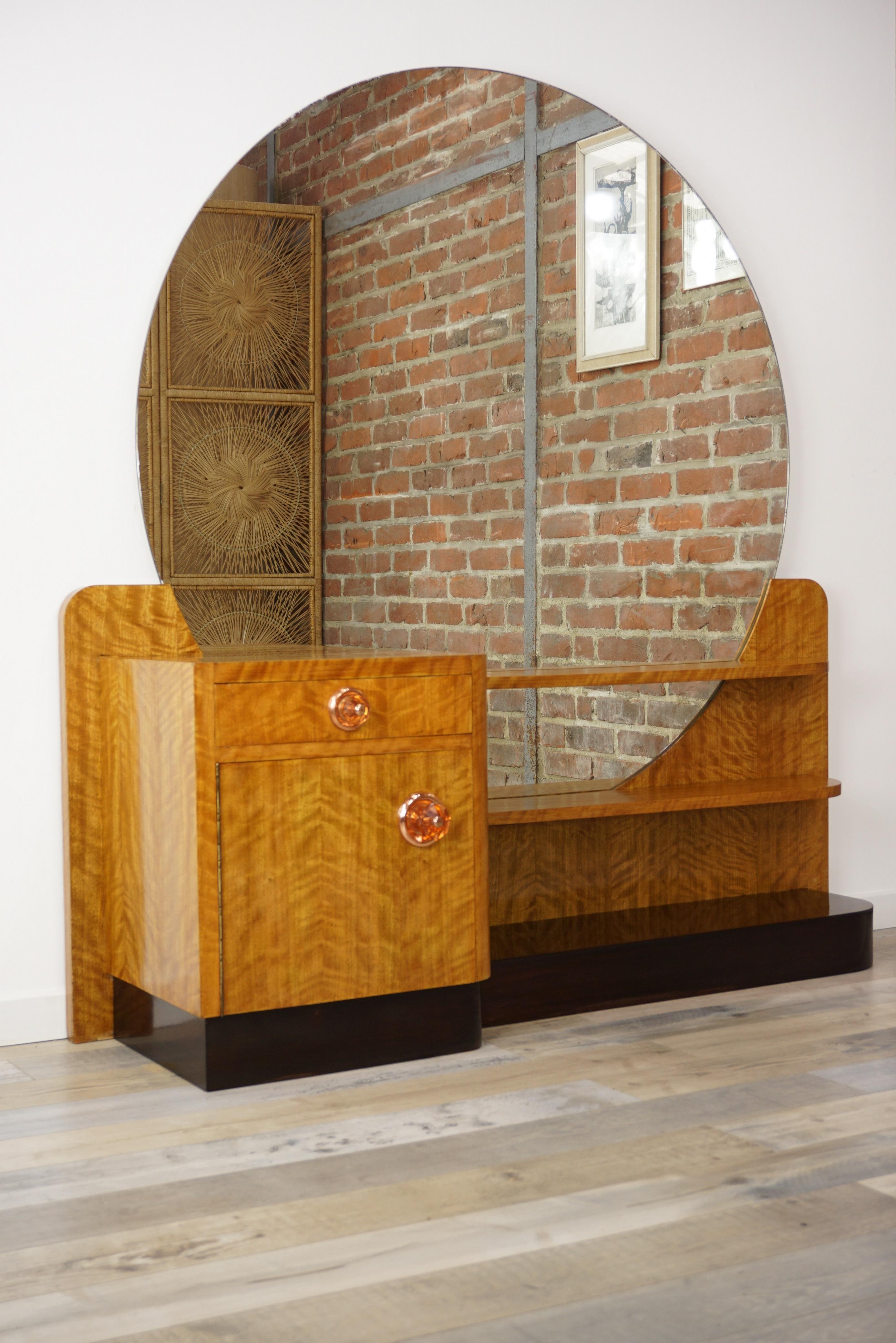 Amazing and glossy dressing table from the 1930s composed of a wooden structure, a large round mirror (120cm diameter) and storage decorated with beautiful handles.