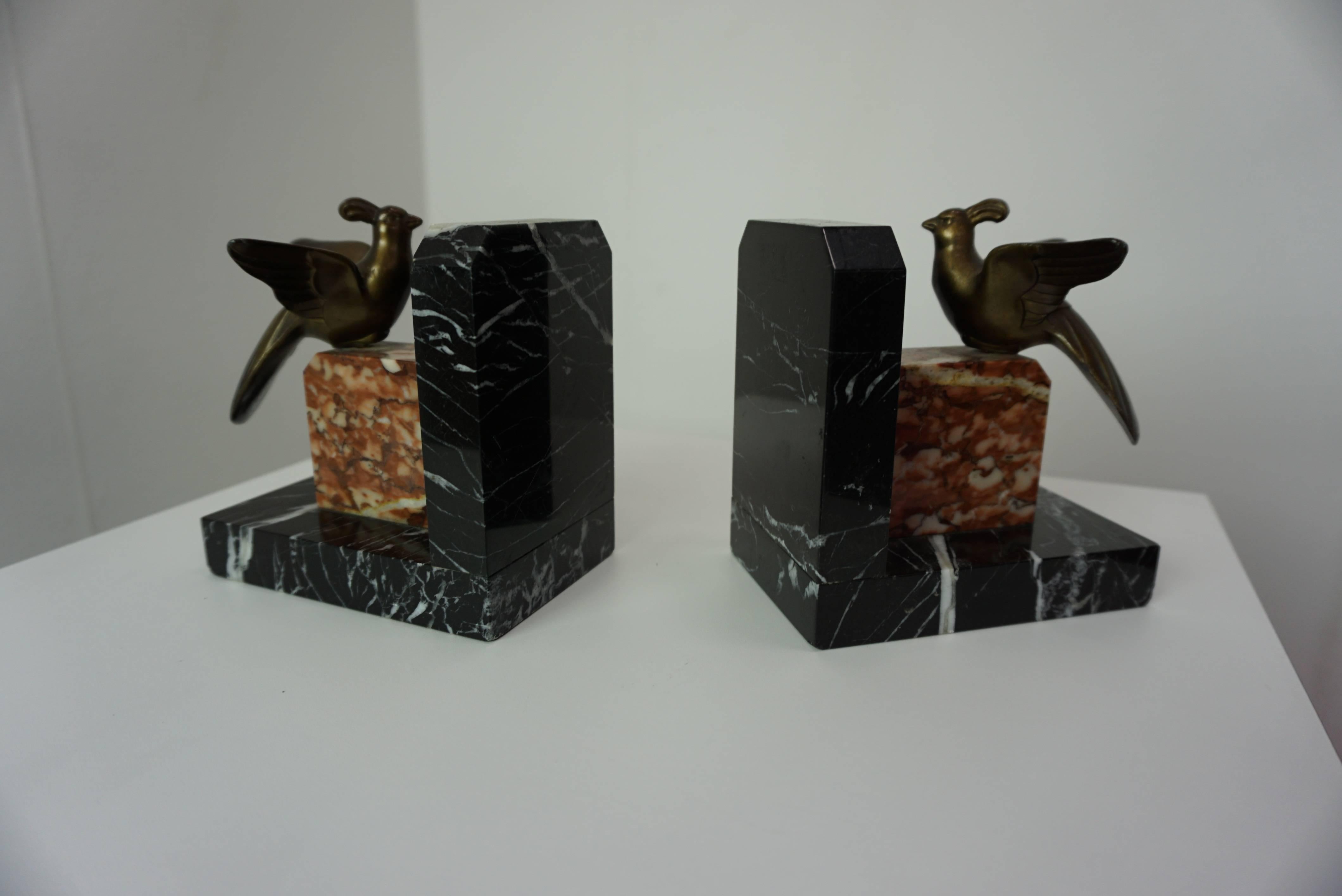 Bookend n the purest Art Deco style, pair of metal birds set on a marble pedestal.
