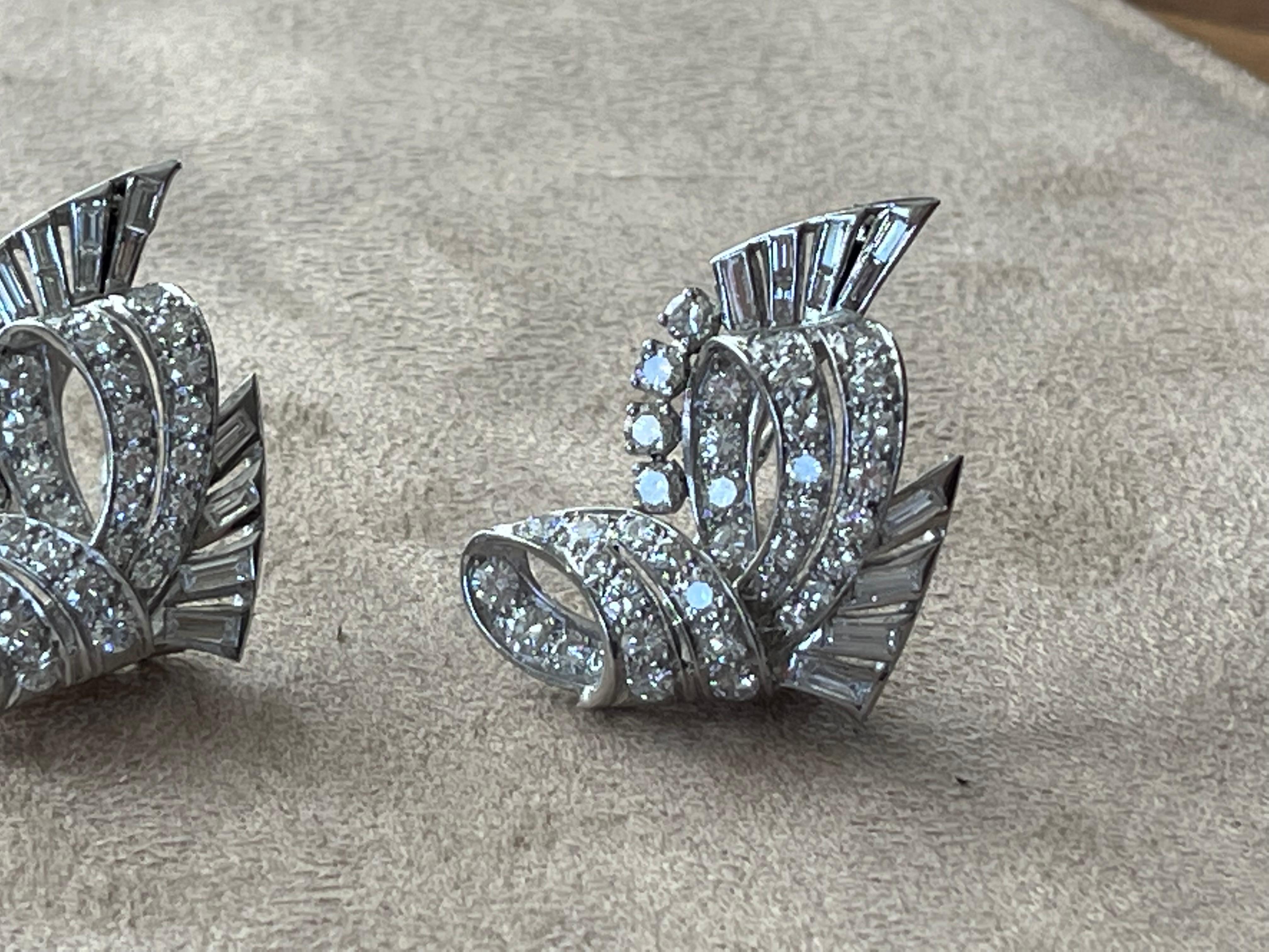 Women's or Men's 1930s Art Deco Diamond and Platinum Double Clip Brooch For Sale