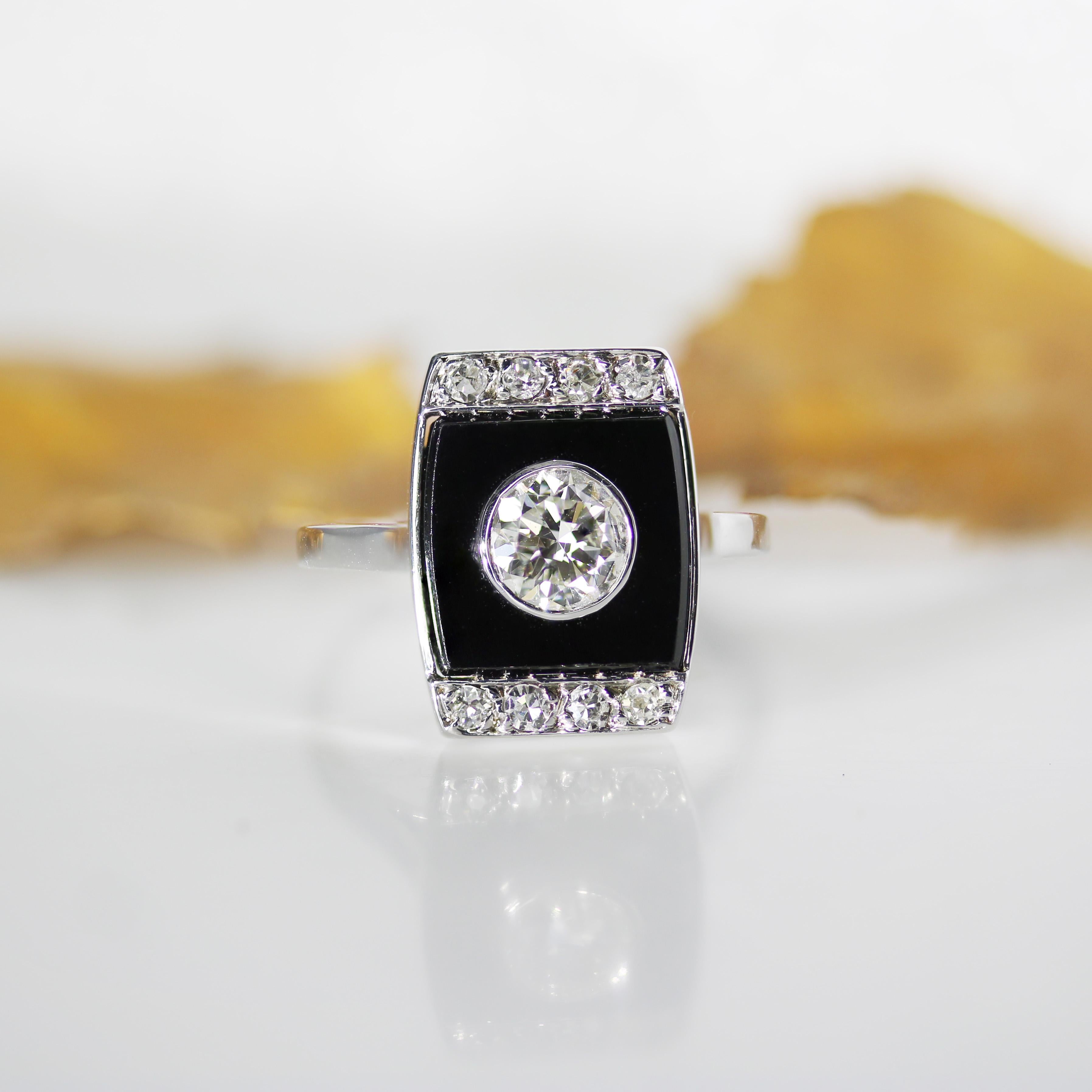 Brilliant Cut 1930s Art Deco Diamond Onyx Platinum Ring For Sale