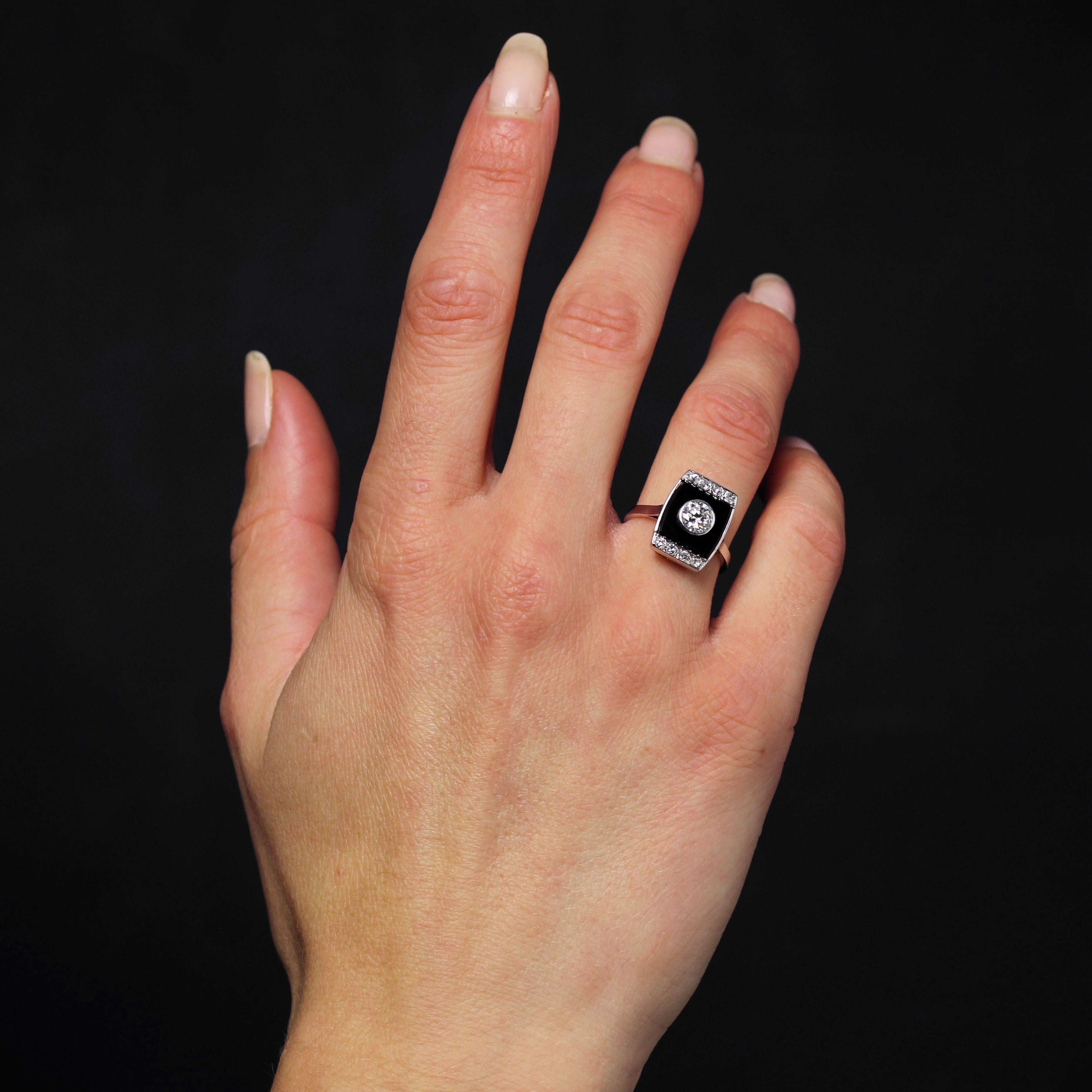 1930s Art Deco Diamond Onyx Platinum Ring In Good Condition For Sale In Poitiers, FR