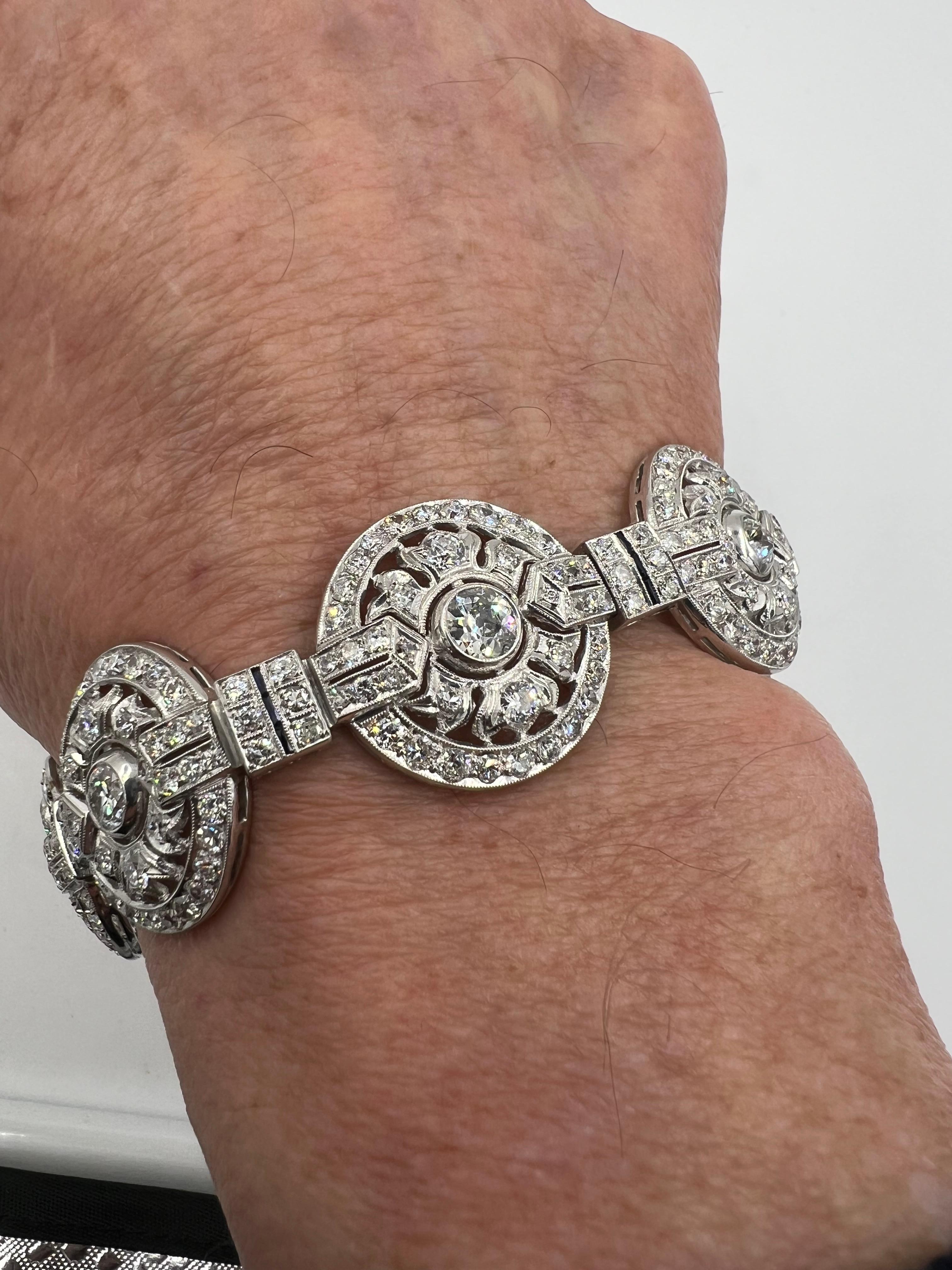 Bracelet circulaire Art déco des années 1930 en platine et diamants en vente 3