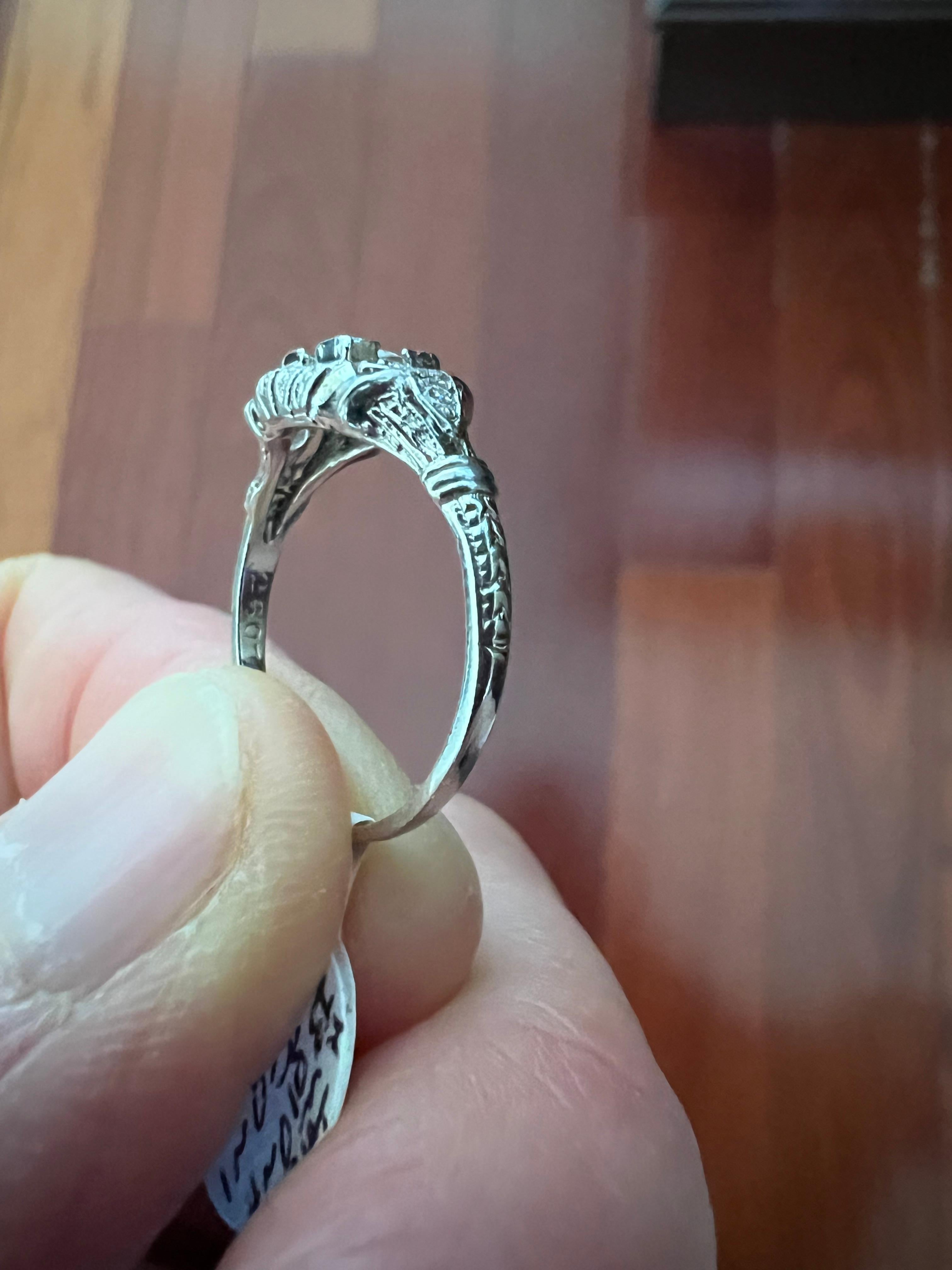 Anello di fidanzamento in platino con diamante Art Deco degli anni '30 in vendita 8