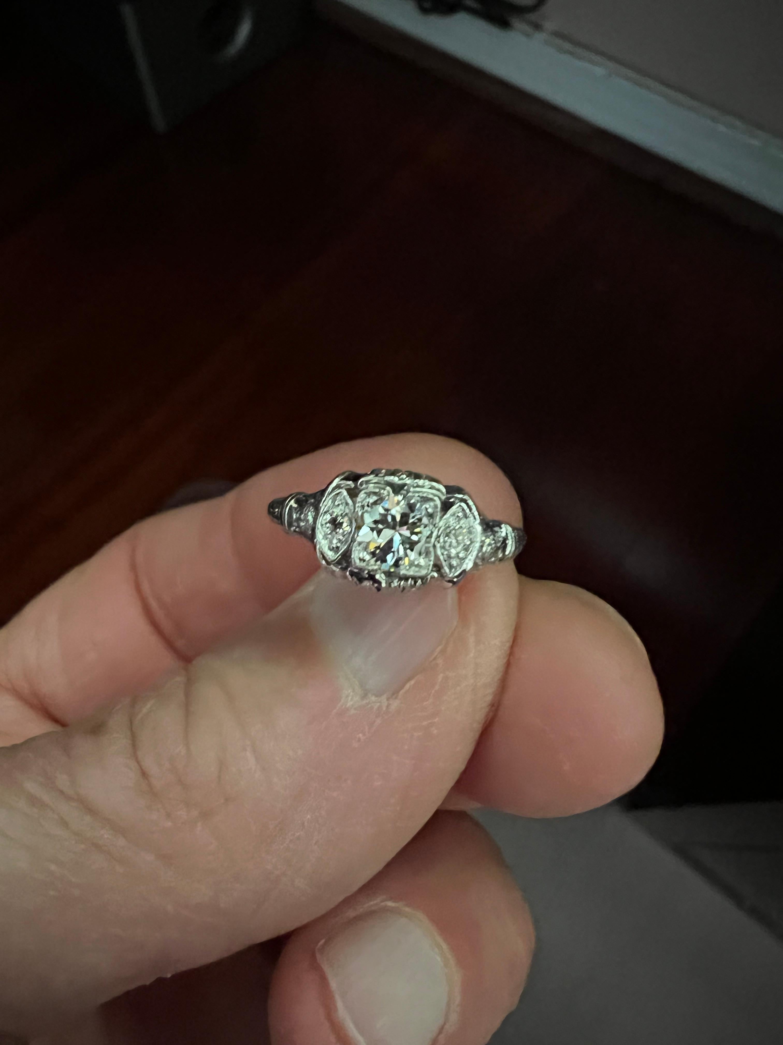 Anello di fidanzamento in platino con diamante Art Deco degli anni '30 in vendita 9