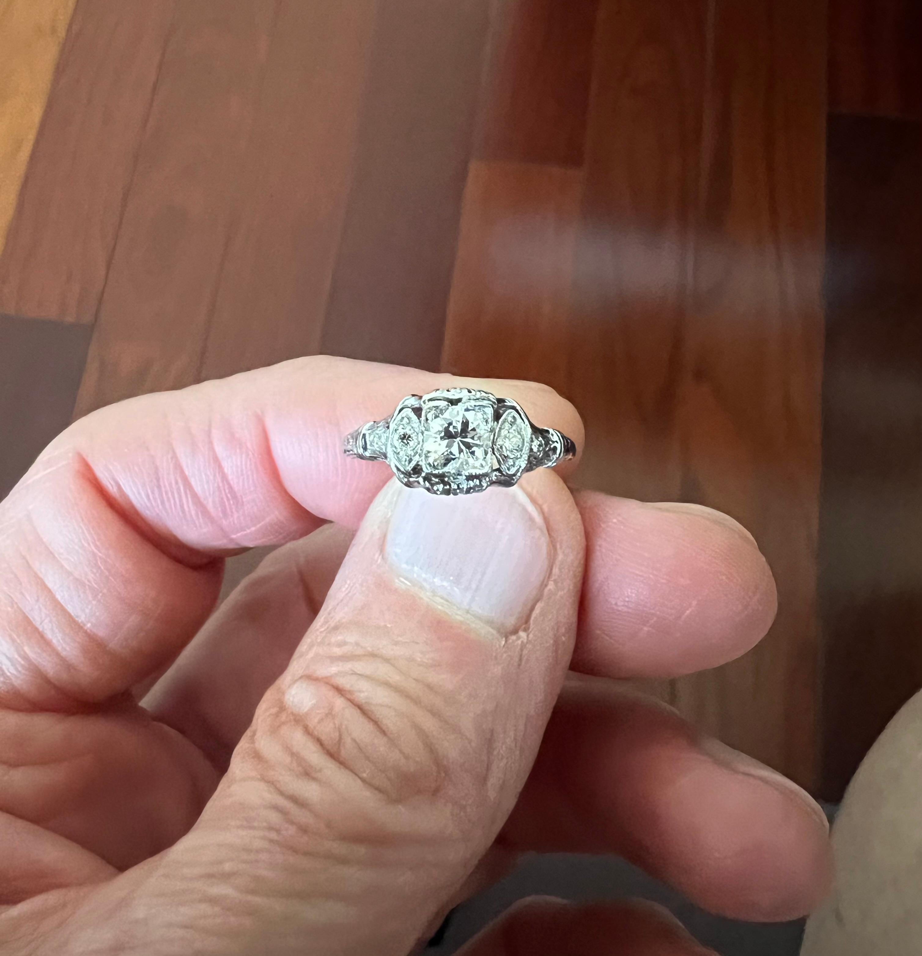 Art Déco Anello di fidanzamento in platino con diamante Art Deco degli anni '30 in vendita