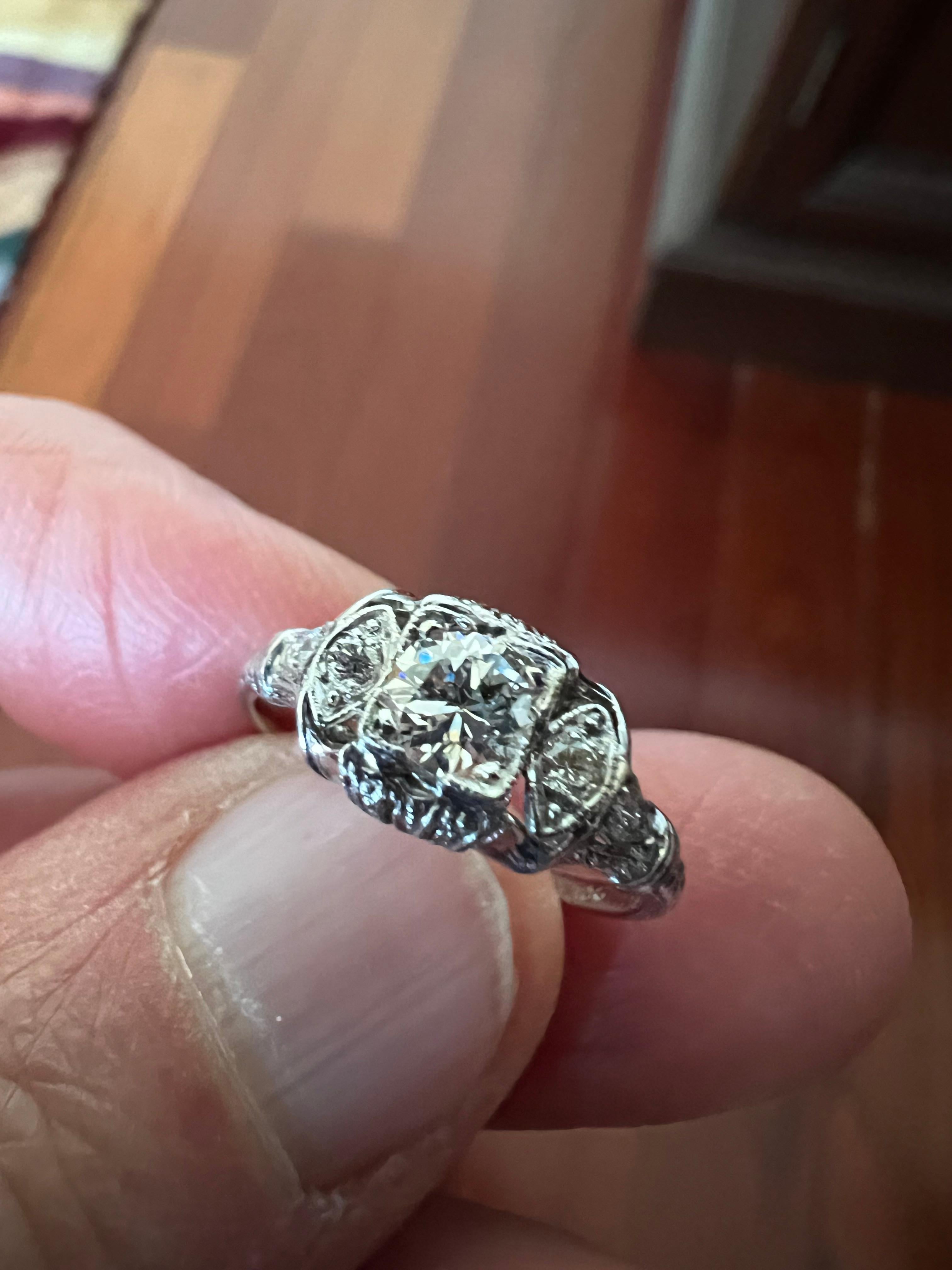 Anello di fidanzamento in platino con diamante Art Deco degli anni '30 in vendita 2