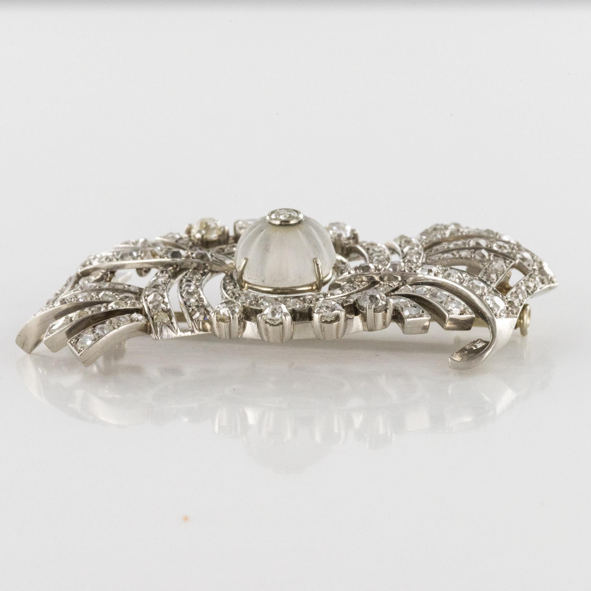 1930s Art Deco Diamond Rock Crystal Platinum 18 Karat White Gold Brooch For Sale 3