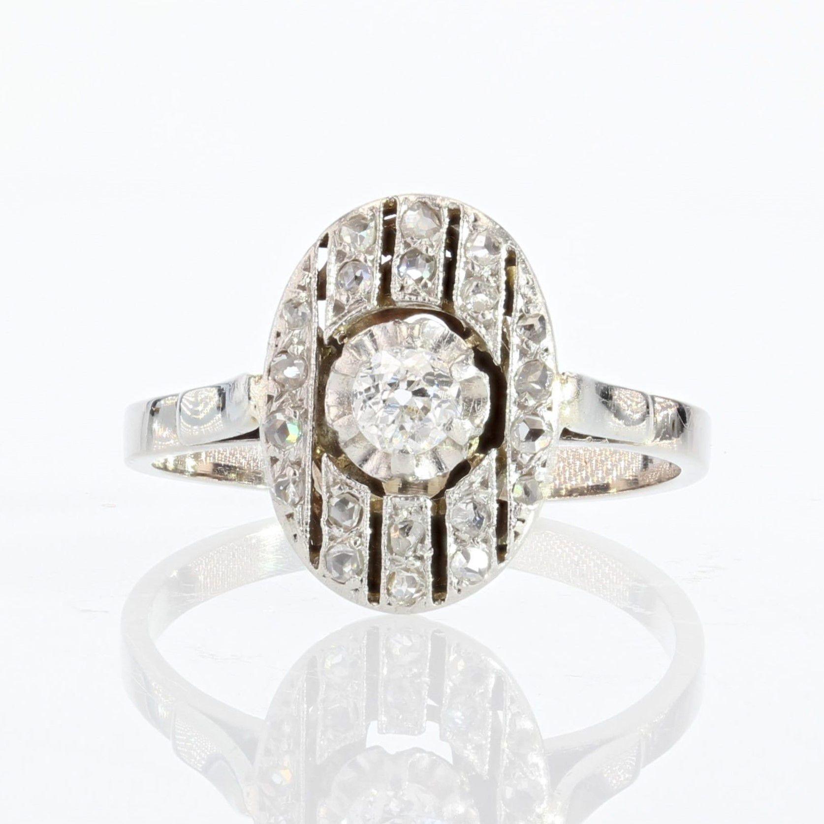 1930er Jahre Art Deco Diamanten 18 Karat Weißgold Oval Ring im Angebot 6