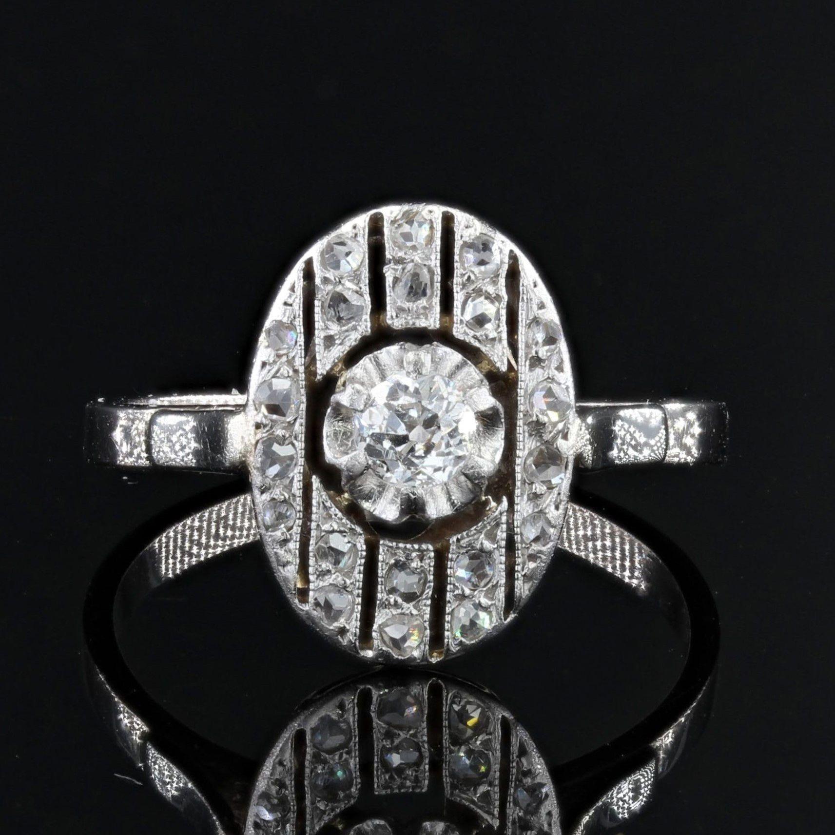1930er Jahre Art Deco Diamanten 18 Karat Weißgold Oval Ring (Art déco) im Angebot