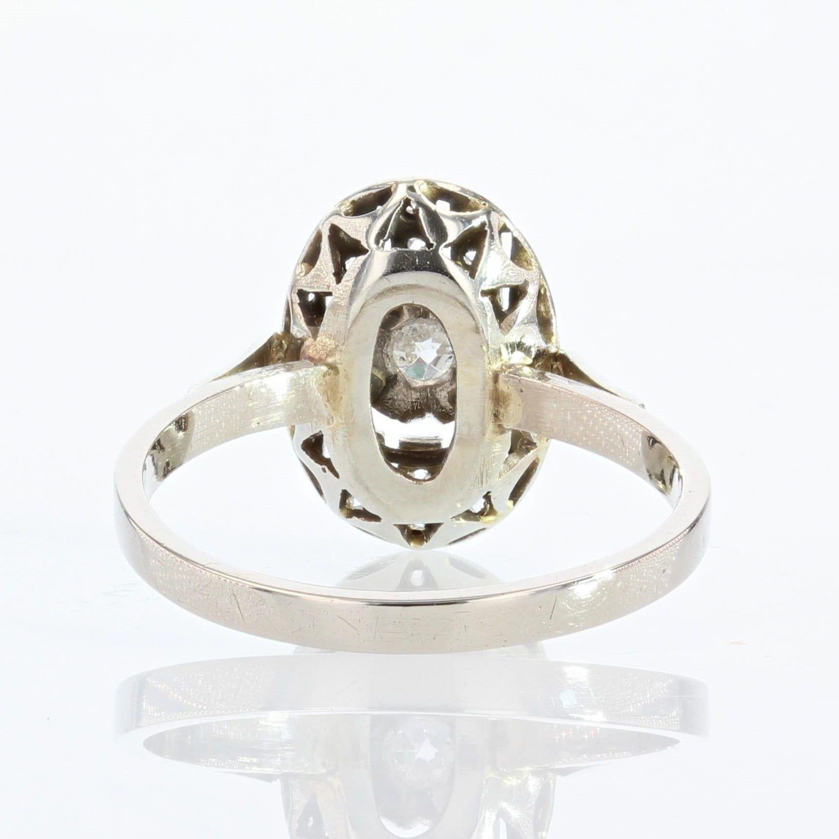 1930er Jahre Art Deco Diamanten 18 Karat Weißgold Oval Ring im Angebot 3