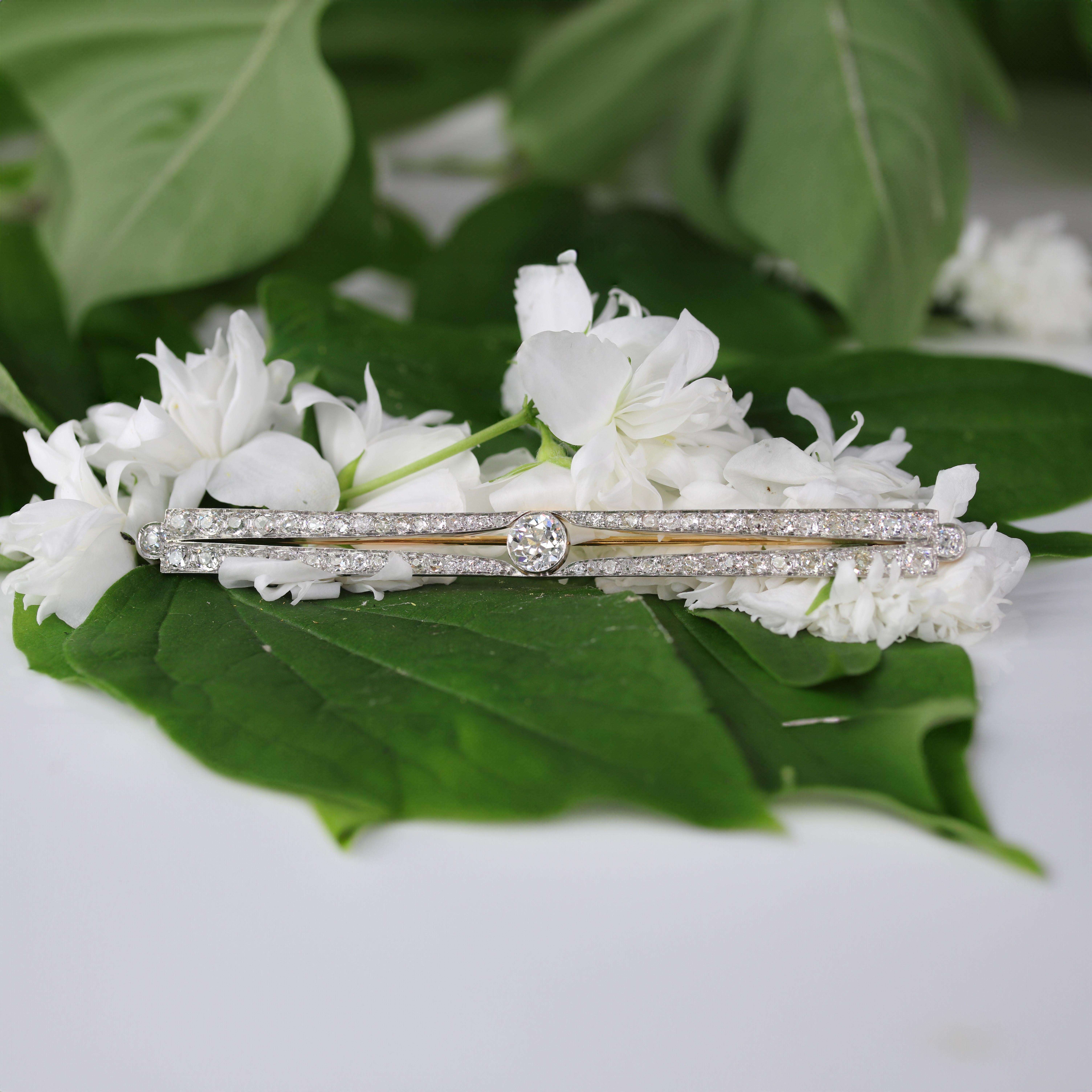 1930s Art deco Diamonds 18 Karats Yellow Gold Platinum Bar Brooch 7