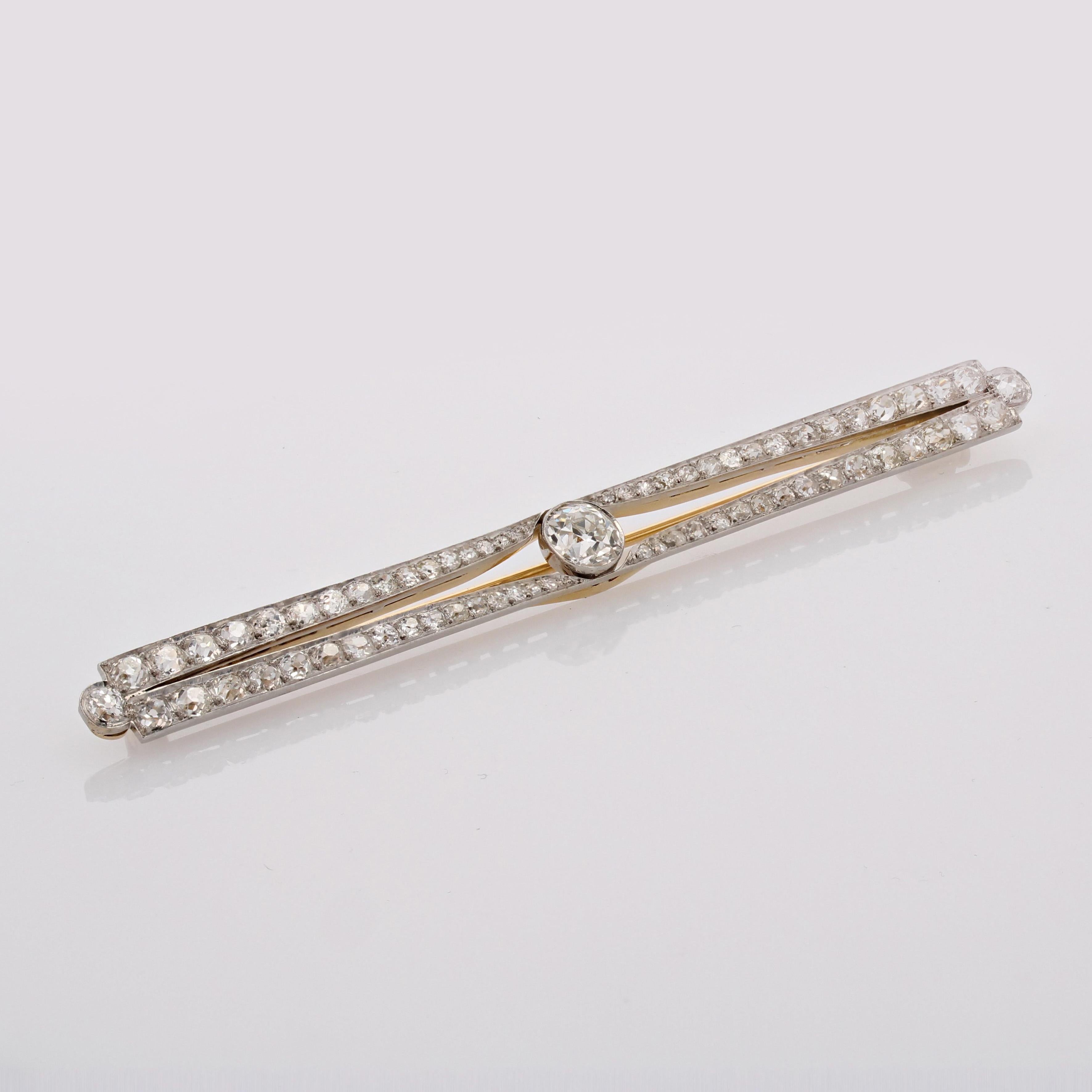 Antique Cushion Cut 1930s Art deco Diamonds 18 Karats Yellow Gold Platinum Bar Brooch
