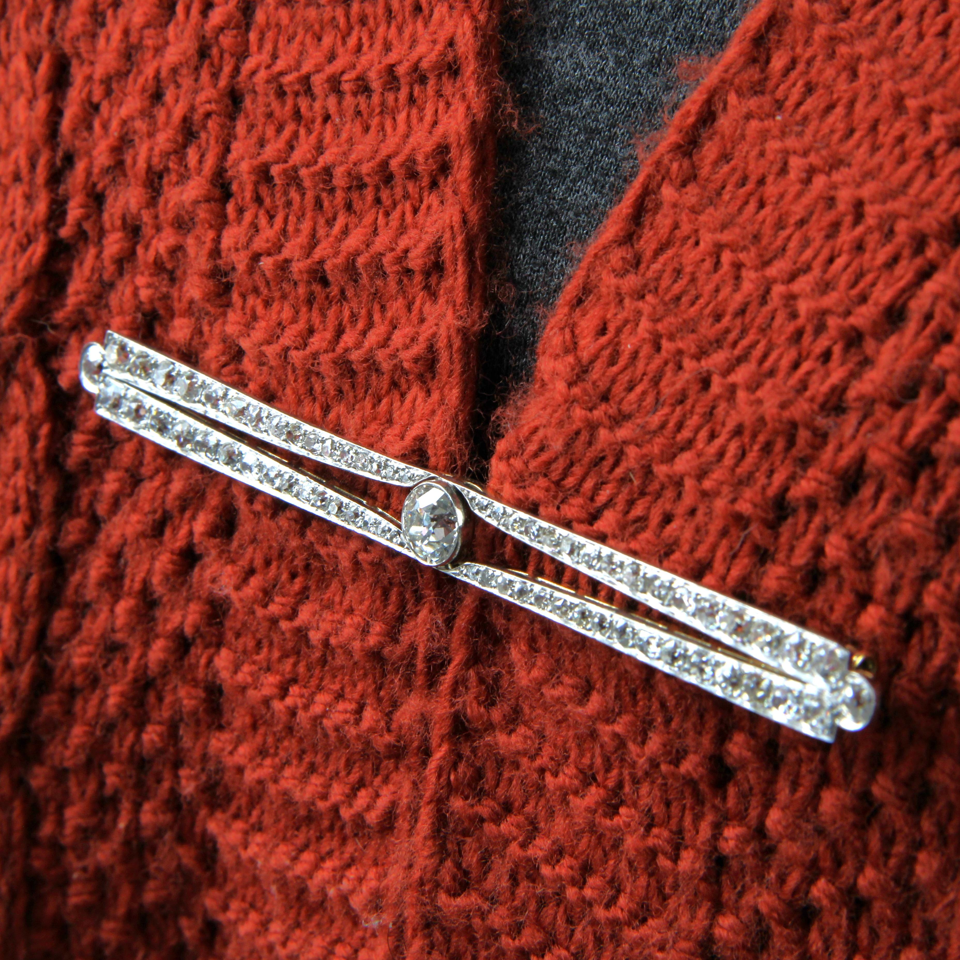 1930s Art deco Diamonds 18 Karats Yellow Gold Platinum Bar Brooch 1