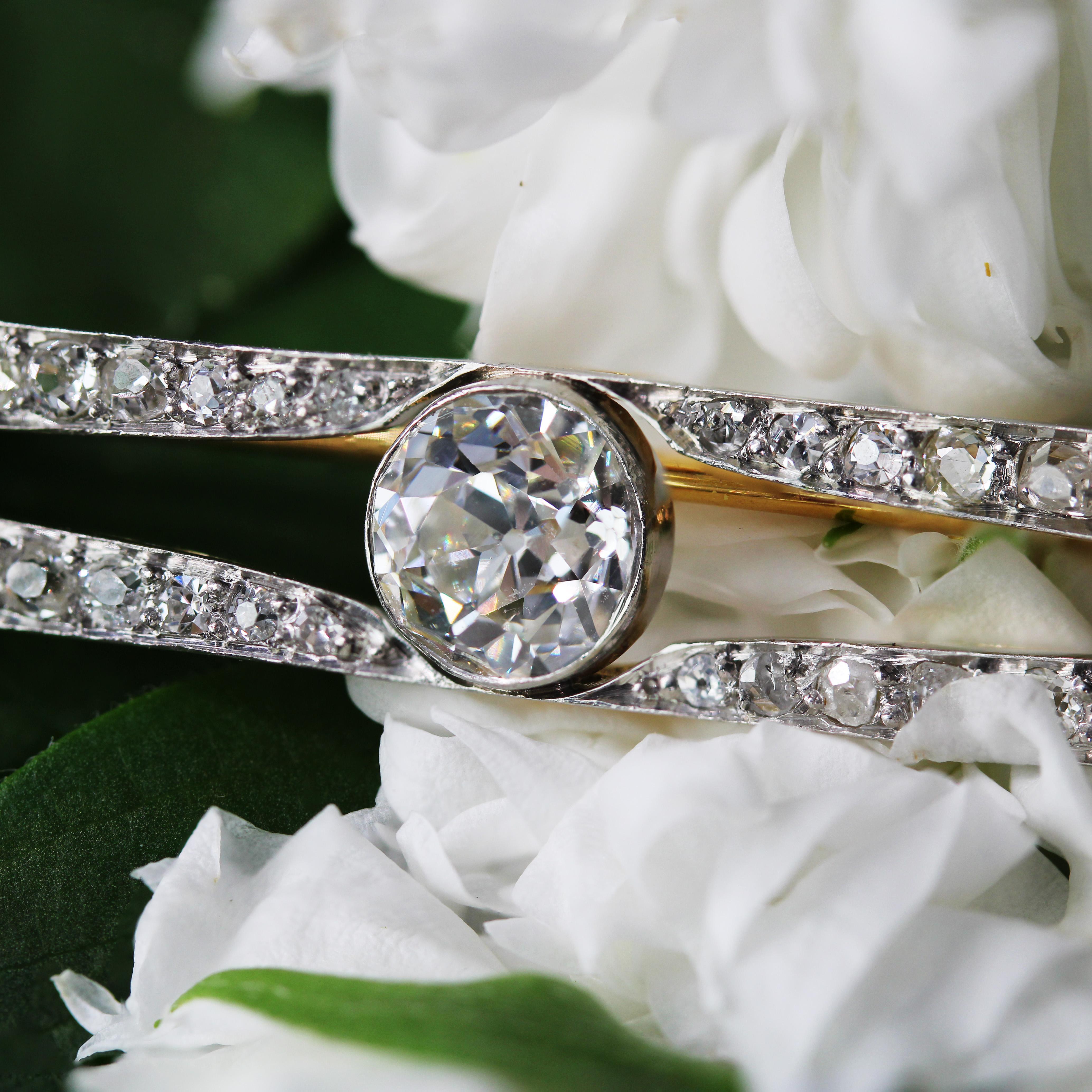 1930s Art deco Diamonds 18 Karats Yellow Gold Platinum Bar Brooch 3