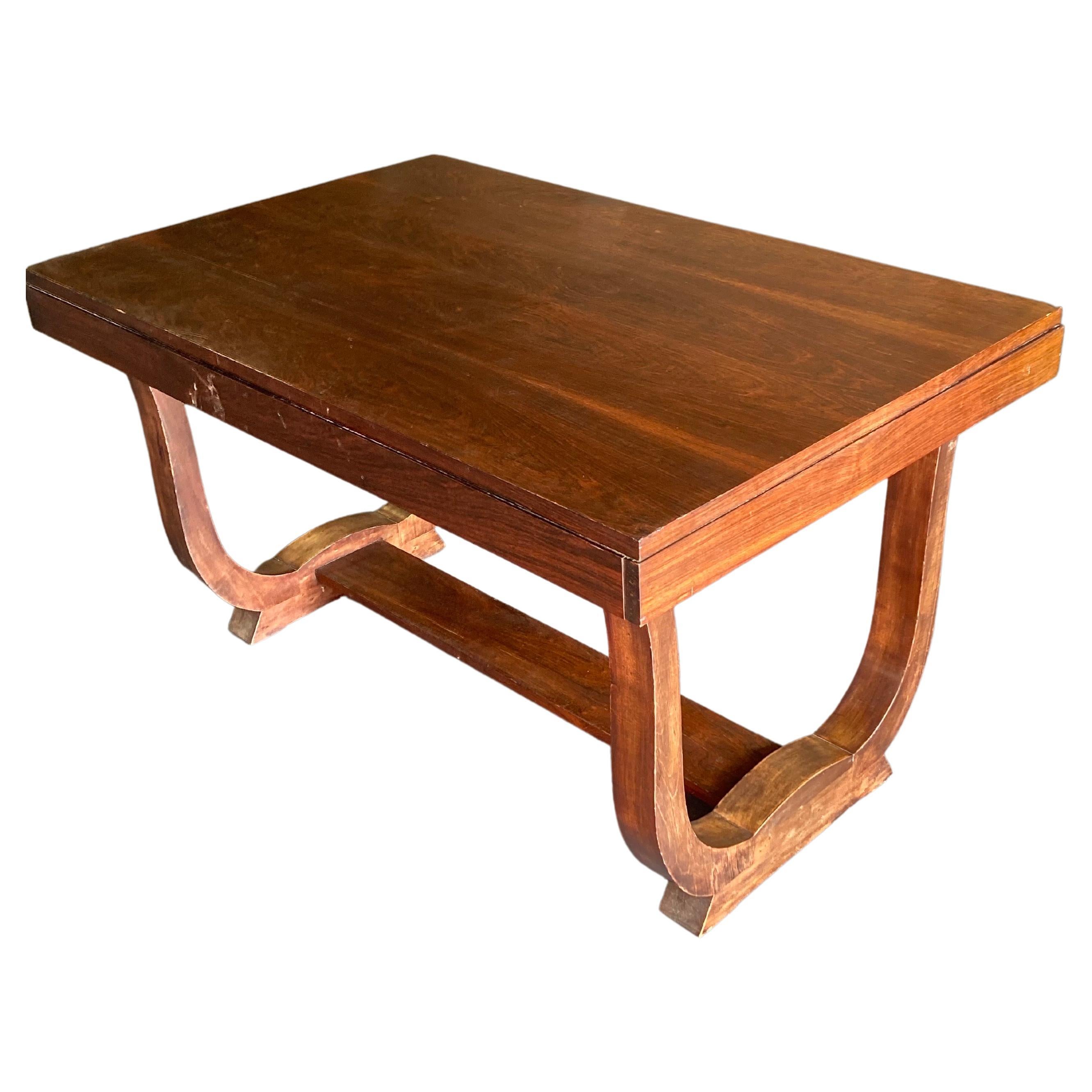 Cette table a été fabriquée par la Maison Dominique, en France, vers 1930. Il s'agit d'une table polyvalente qui peut être utilisée comme table de salle à manger occasionnelle ou comme table de hall d'entrée.

Andre Domin & Marcel Genevriere créent