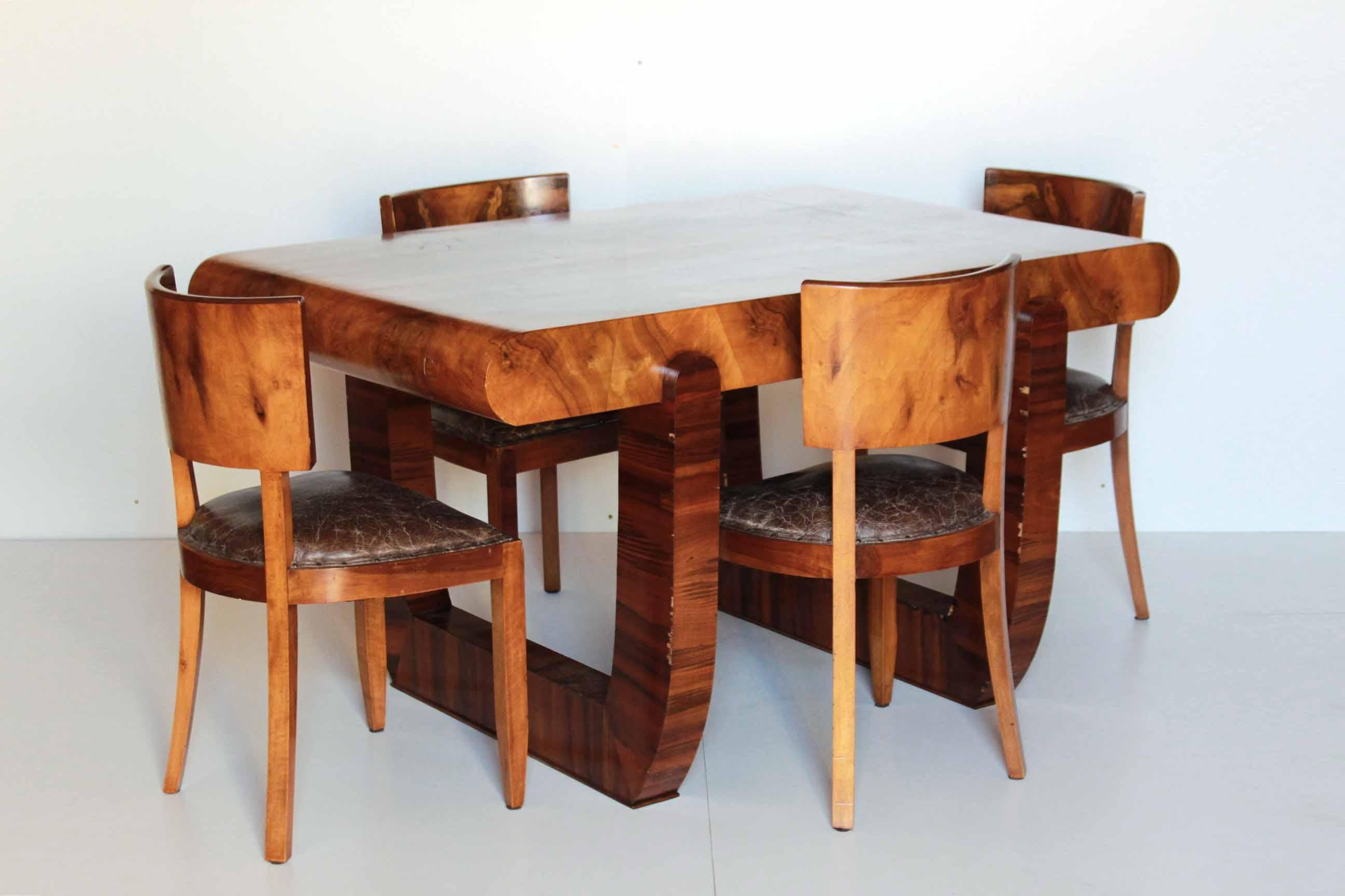 A 1930s art deco dining set composed by a veneered table and six leather and wood chairs. Suitable for four people. The set has been fully restored by an ebanist and it is in very good conditions with only few signs of time. 

Table size (cm):