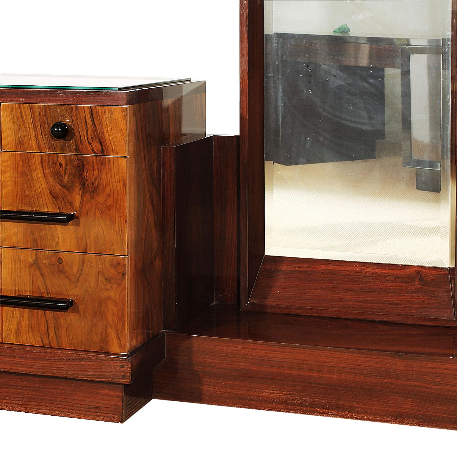 1930er Art Deco Doppelkommode, Spiegel, Nussbaum, Mahagoni - Italien im Zustand „Gut“ im Angebot in Girona, Girona