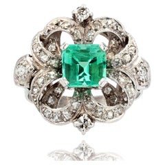 Vintage 1930s Art Deco Emerald Diamond 18 Karat White Gold Platinum Ring