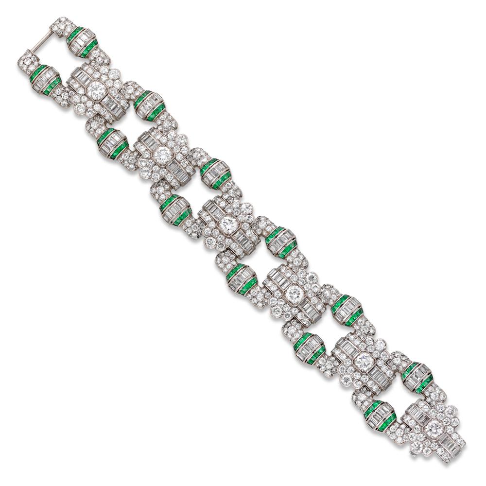 1930s Art Deco Emerald Diamond Platinum Geometric Panel Bracelet In Good Condition For Sale In London, GB