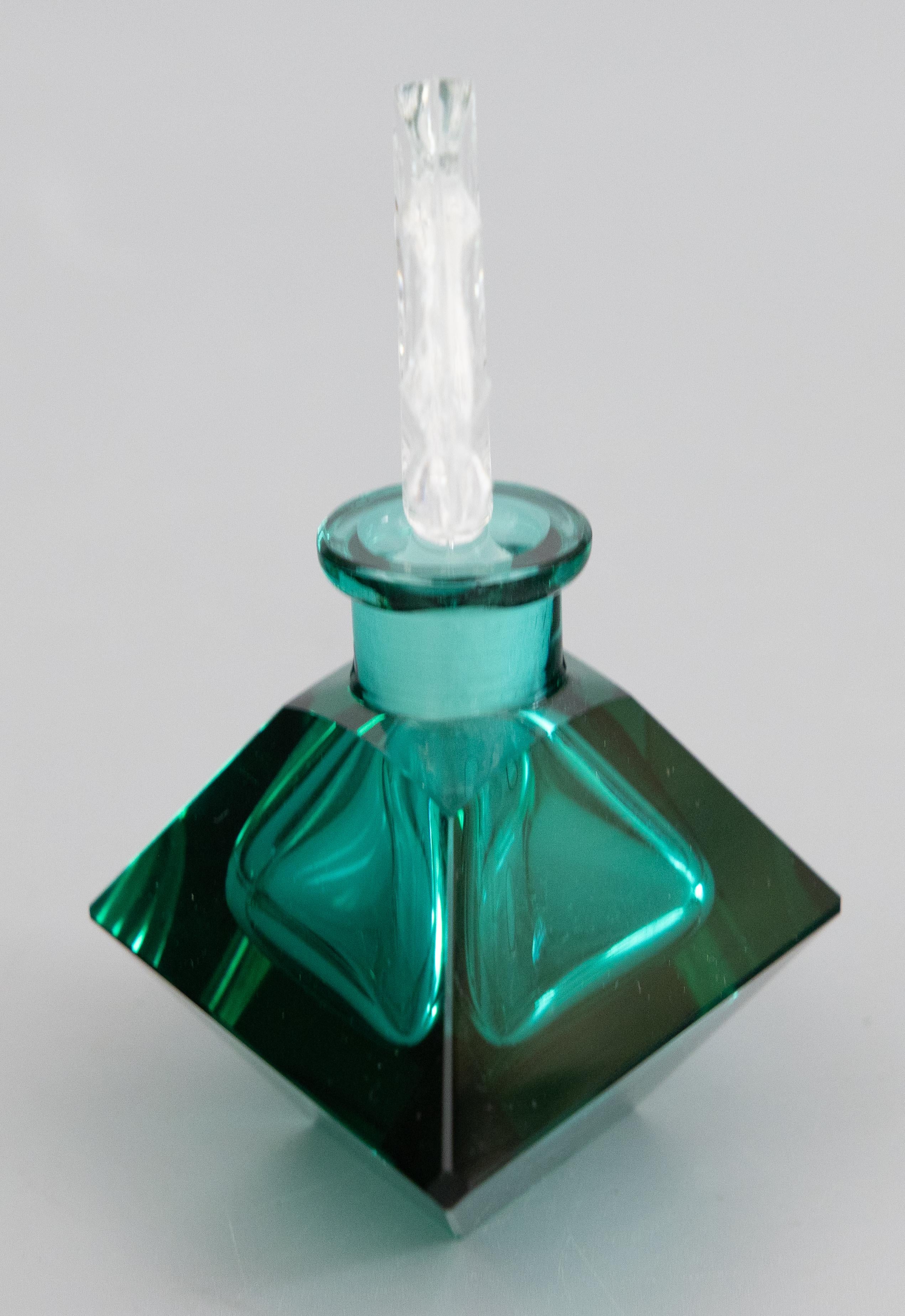 1930s Art Deco Emerald Green Italian Murano Glass Perfume Bottle In Good Condition For Sale In Pearland, TX