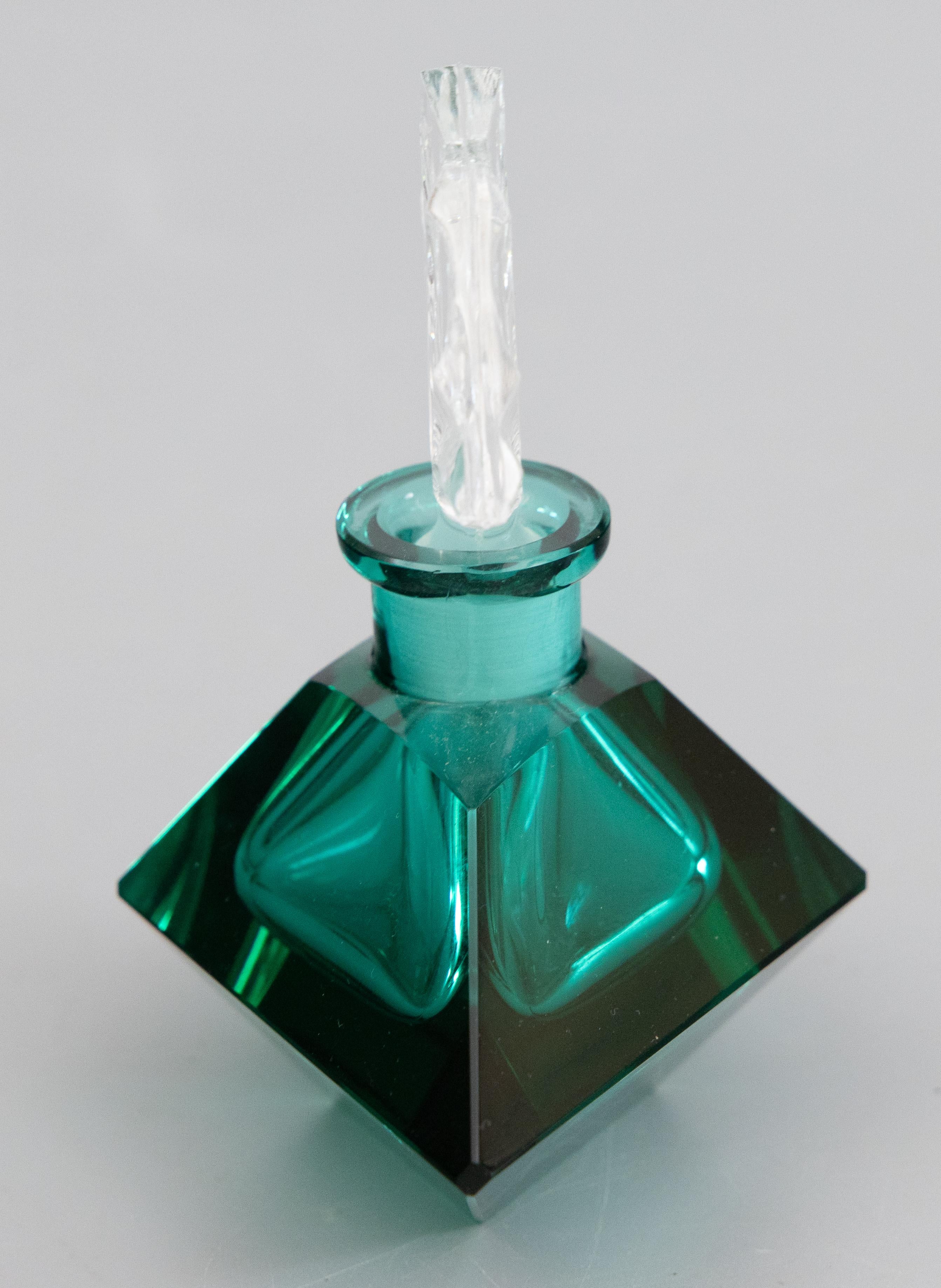 1930s Art Deco Emerald Green Italian Murano Glass Perfume Bottle For Sale 1