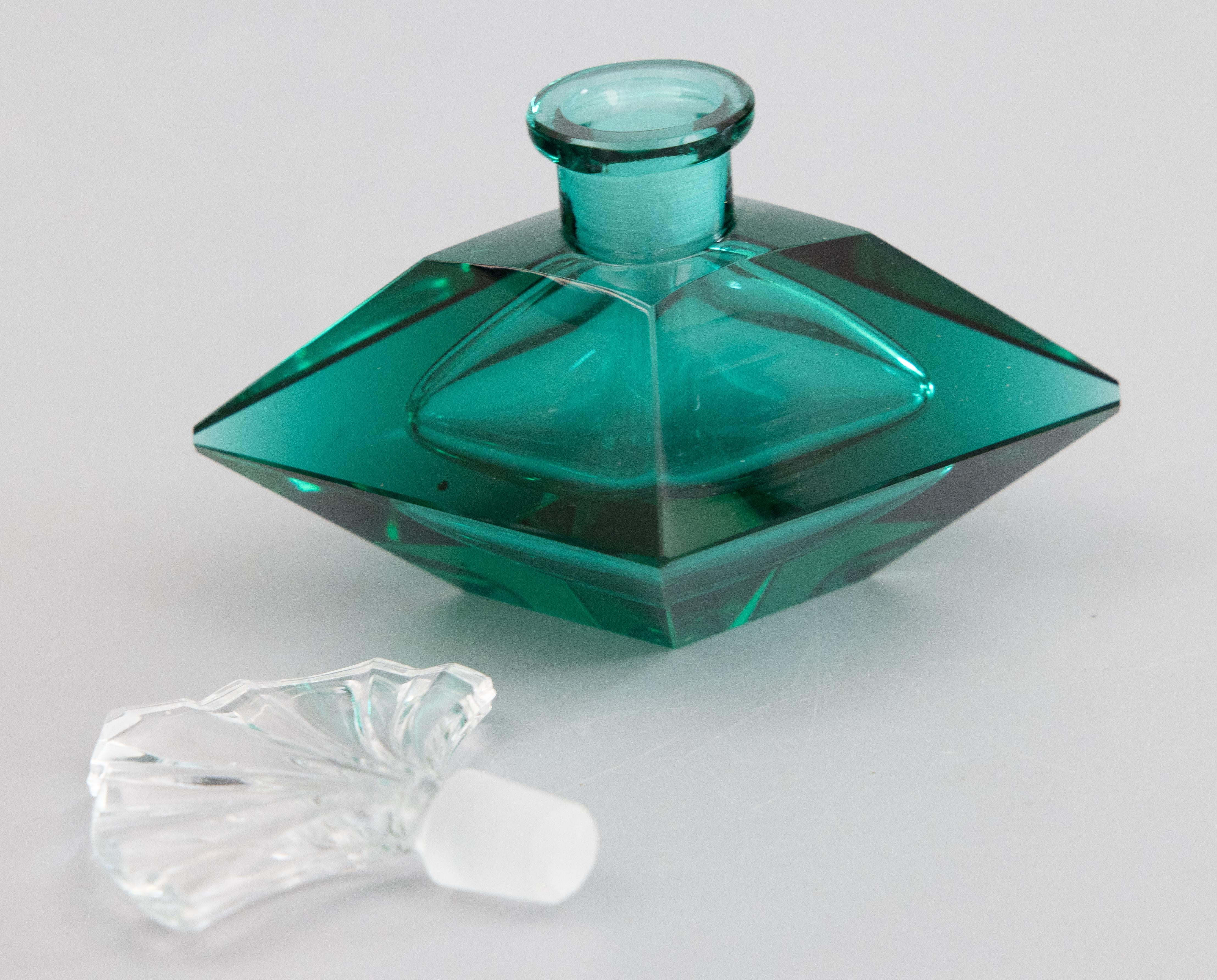 1930s Art Deco Emerald Green Italian Murano Glass Perfume Bottle For Sale 2
