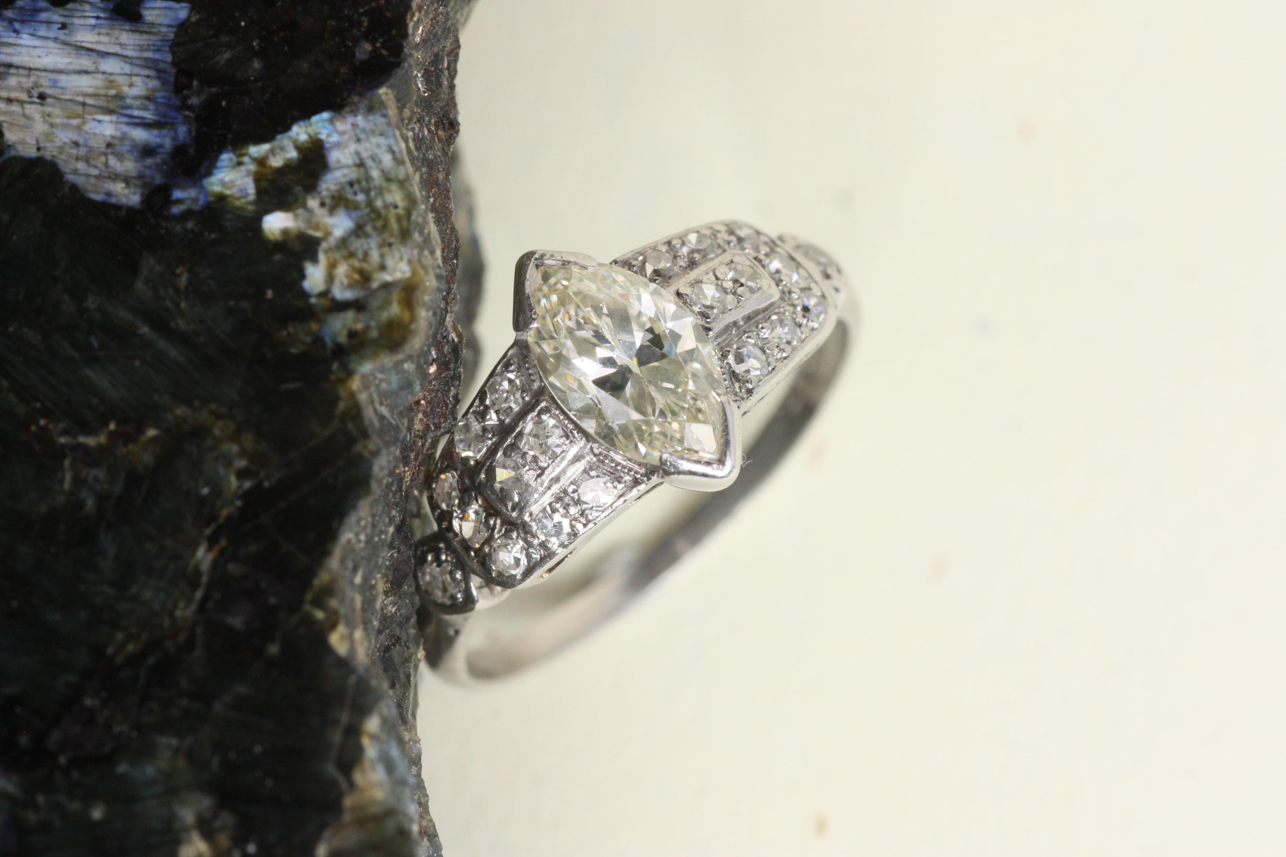 1930s Art Deco Engagement Band Ring – 0.80cttw Marquise Cut & Round Diamonds In Good Condition For Sale In Santa Monica, CA