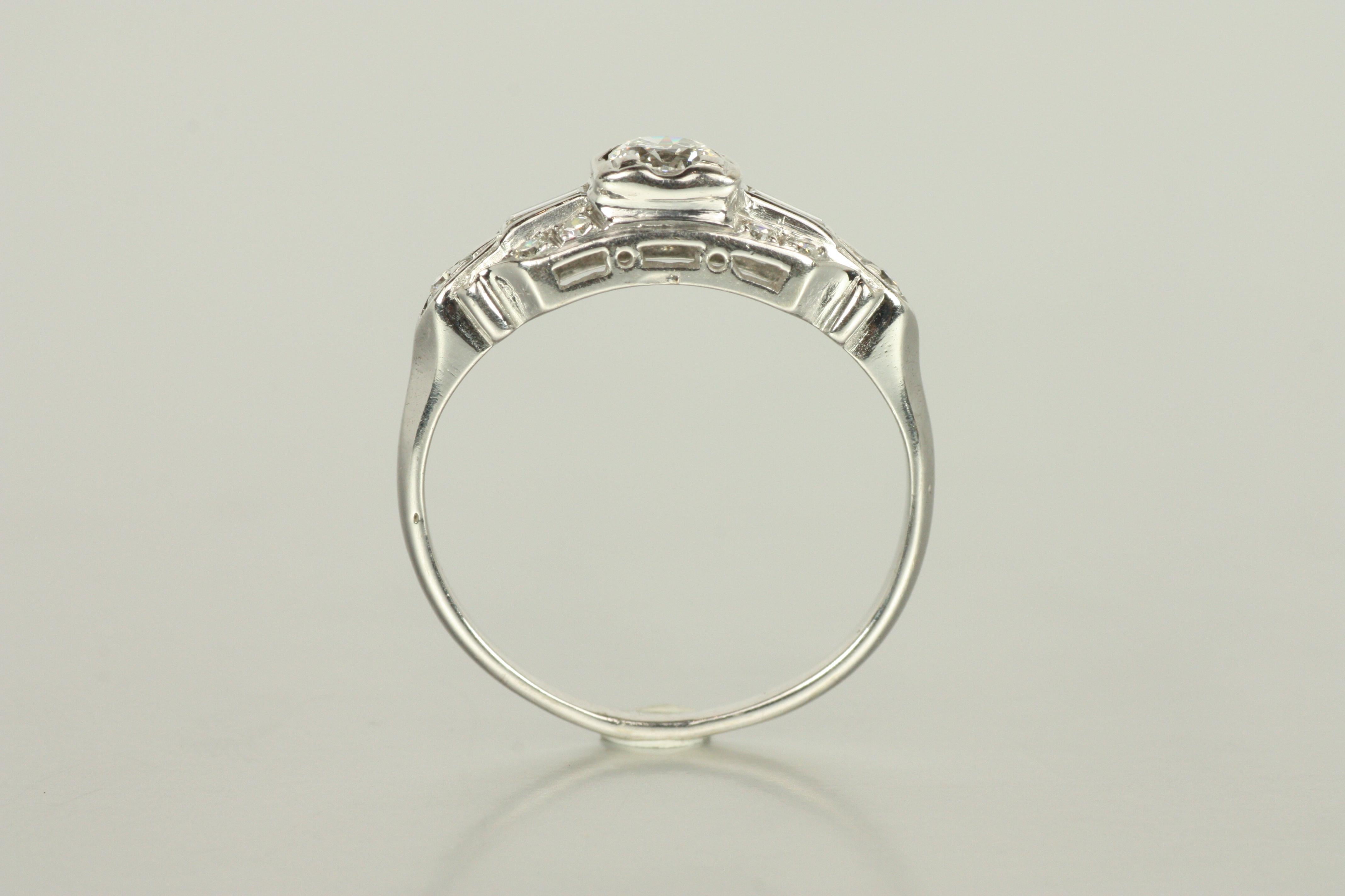 1930s Art Deco Engagement Ring – 0.50ct Old European, Baguette & Round Diamonds For Sale 1