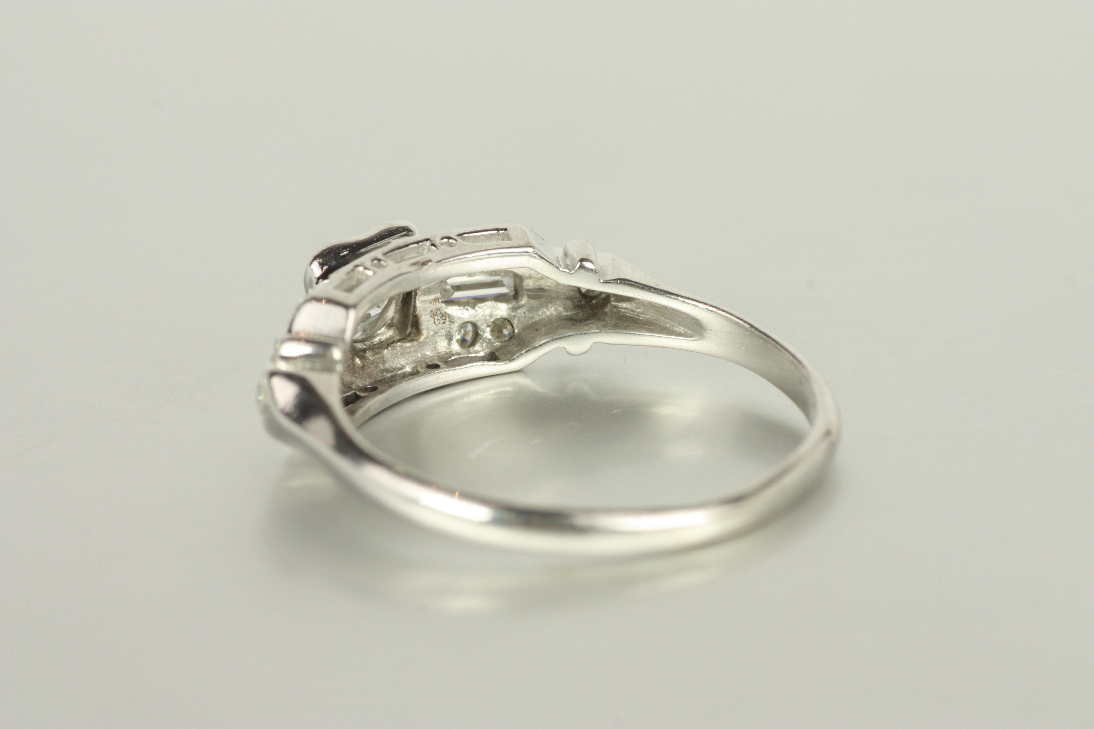 1930s Art Deco Engagement Ring – 0.50ct Old European, Baguette & Round Diamonds For Sale 2