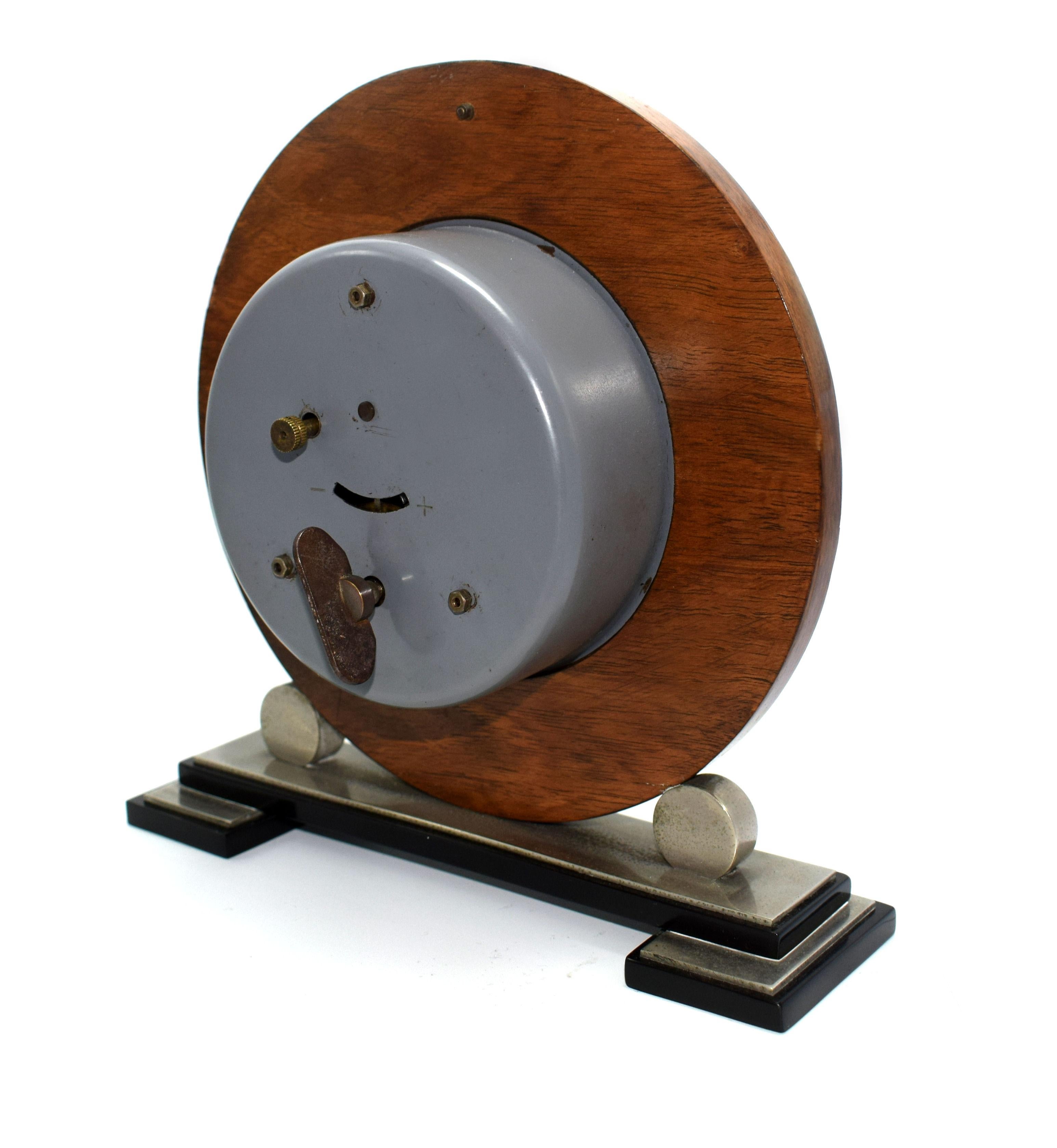 1930s Art Deco English Eight Day Wood, Chrome and Bakelite Clock In Good Condition In Devon, England