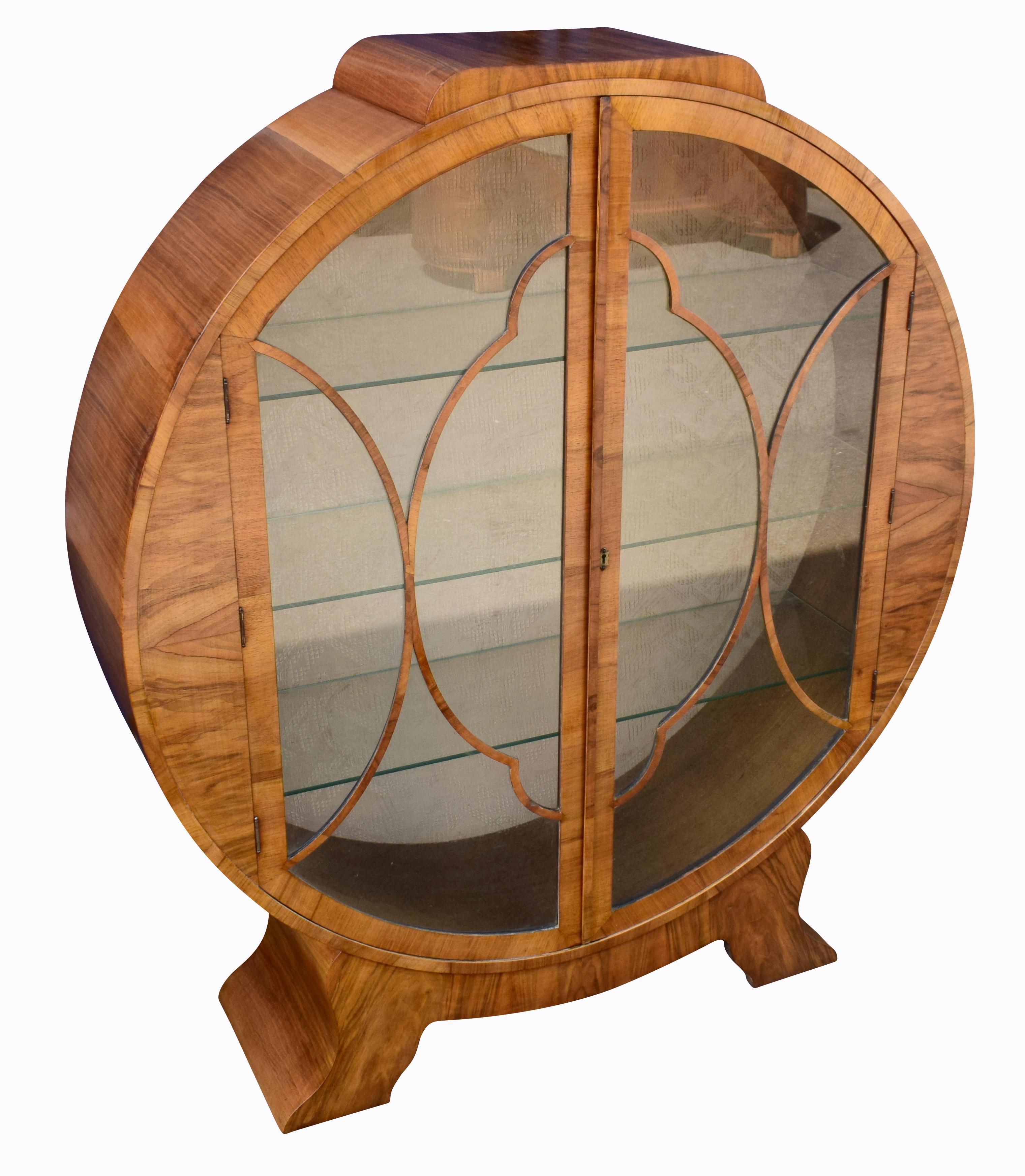 Fabulous, original 1930s Art Deco display cabinet. This lovely figured walnut veneered mid-tone cabinet features a generously sized interior display area for your collection. Beautiful cloud shape astragal to the glass to the doors. Doors work very