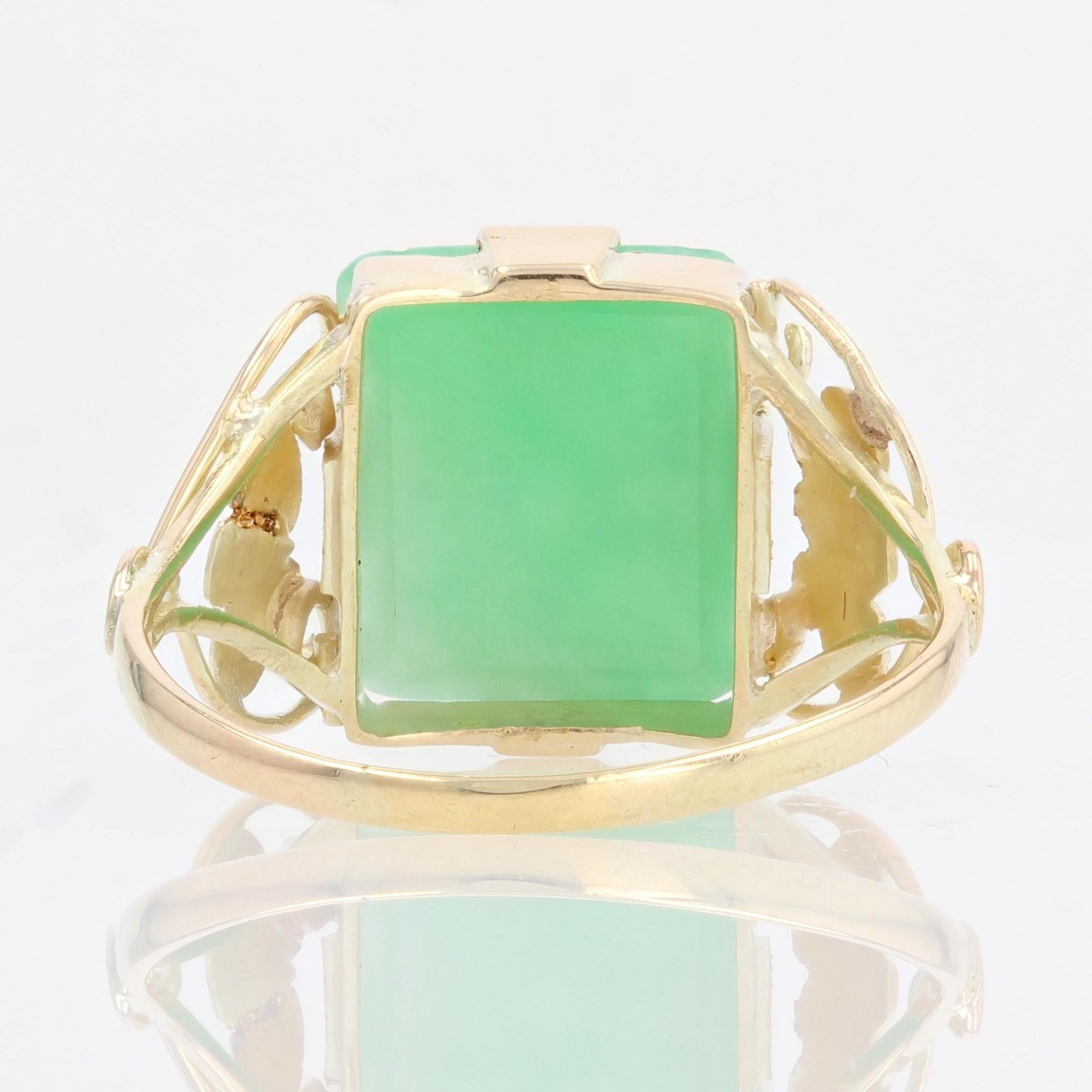 1930s Art Deco Engraved Jade Yellow Gold Ring For Sale 7