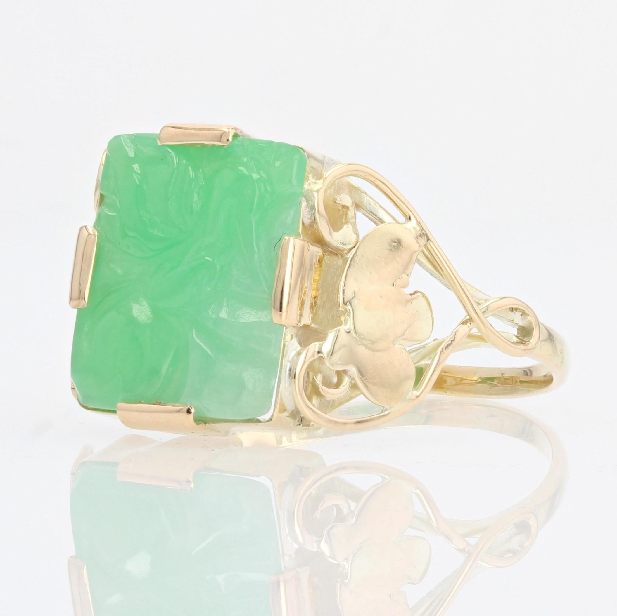 1930s Art Deco Engraved Jade Yellow Gold Ring For Sale 1