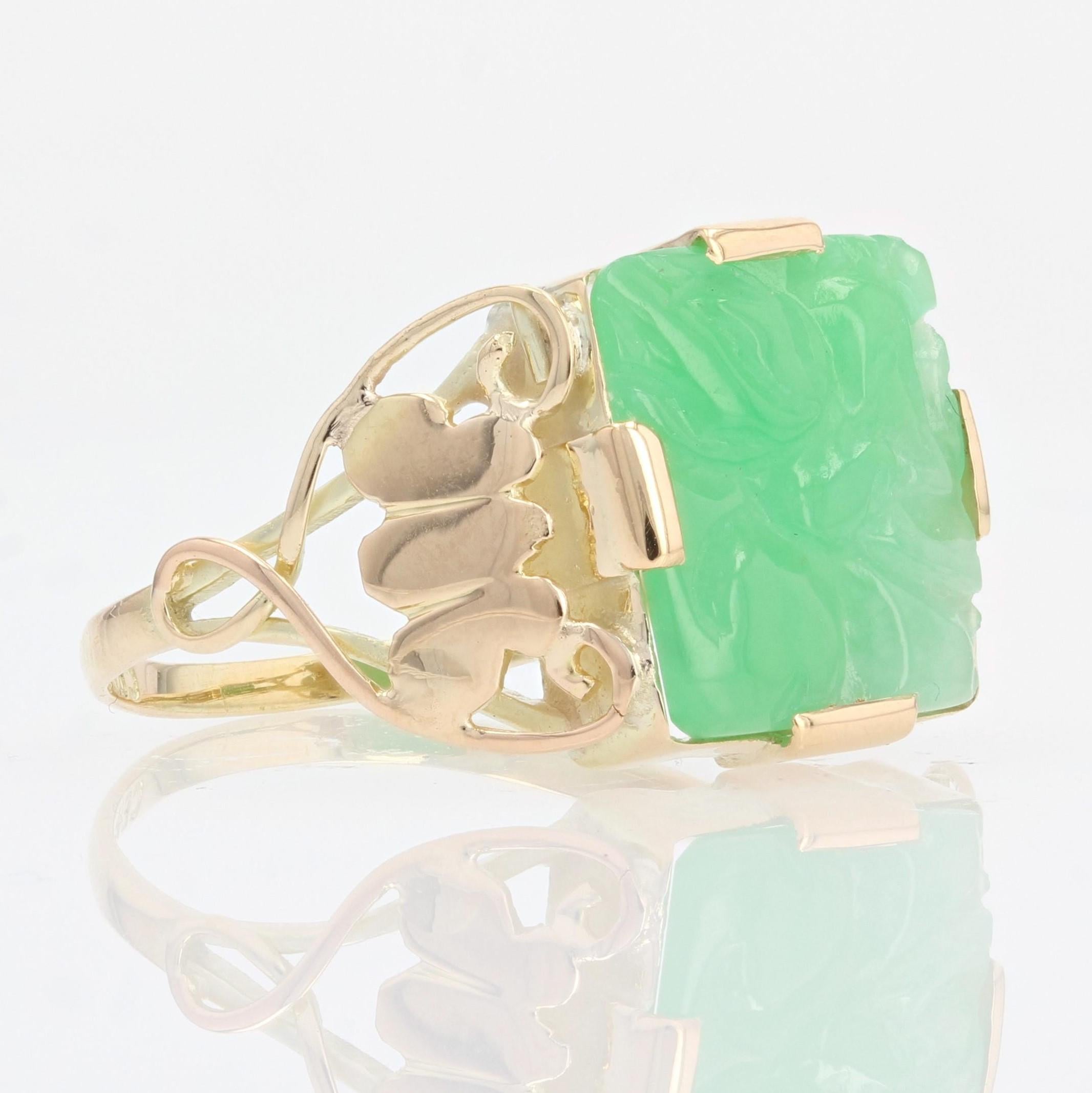 1930s Art Deco Engraved Jade Yellow Gold Ring For Sale 4