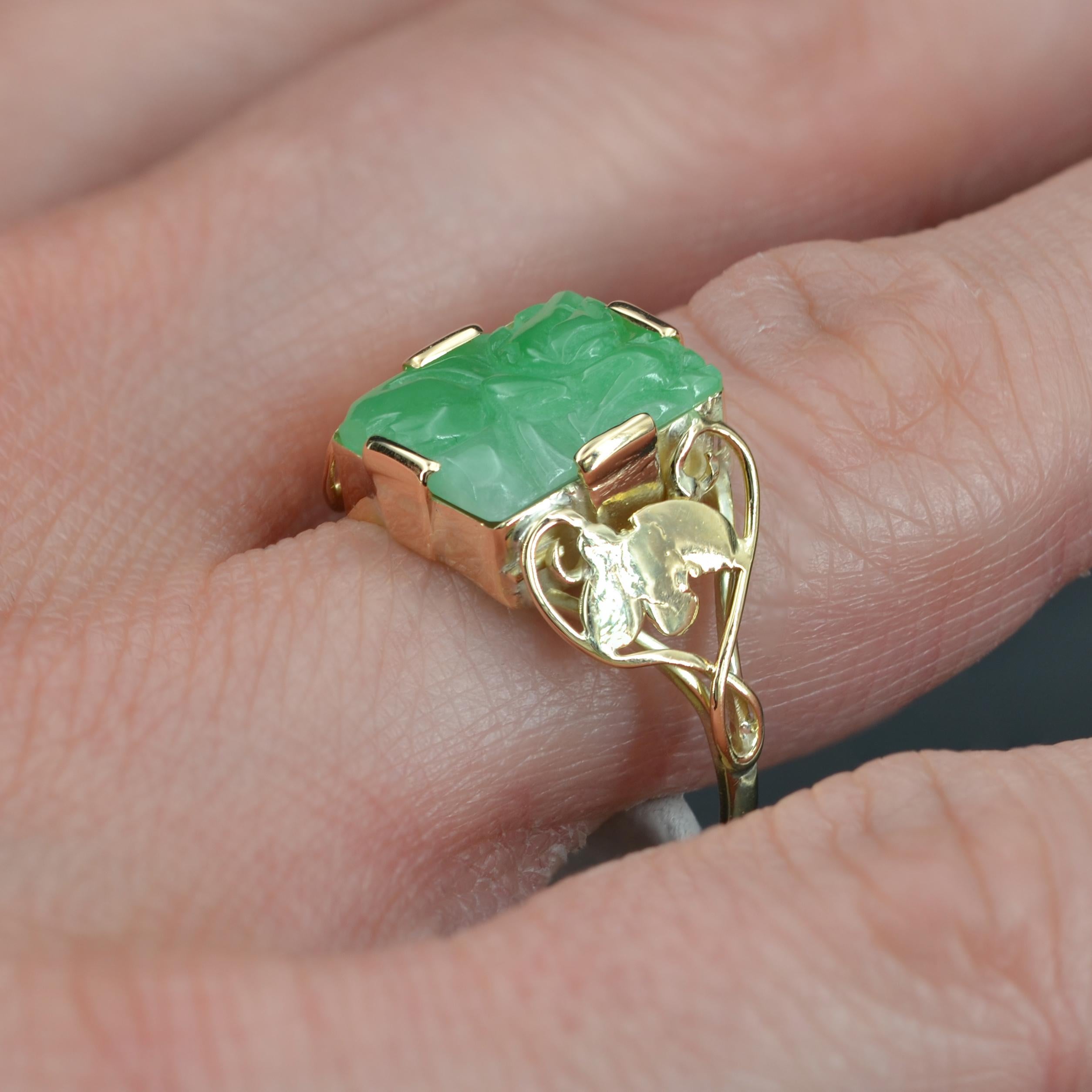 1930s Art Deco Engraved Jade Yellow Gold Ring For Sale 5